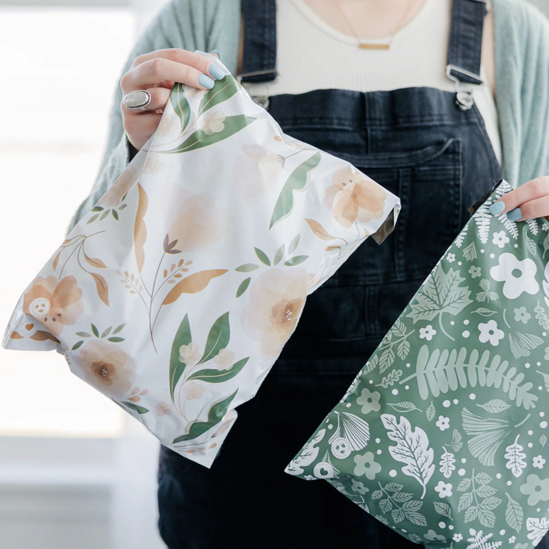 Camelia Bloom Biodegradable Mailers 10 x 13