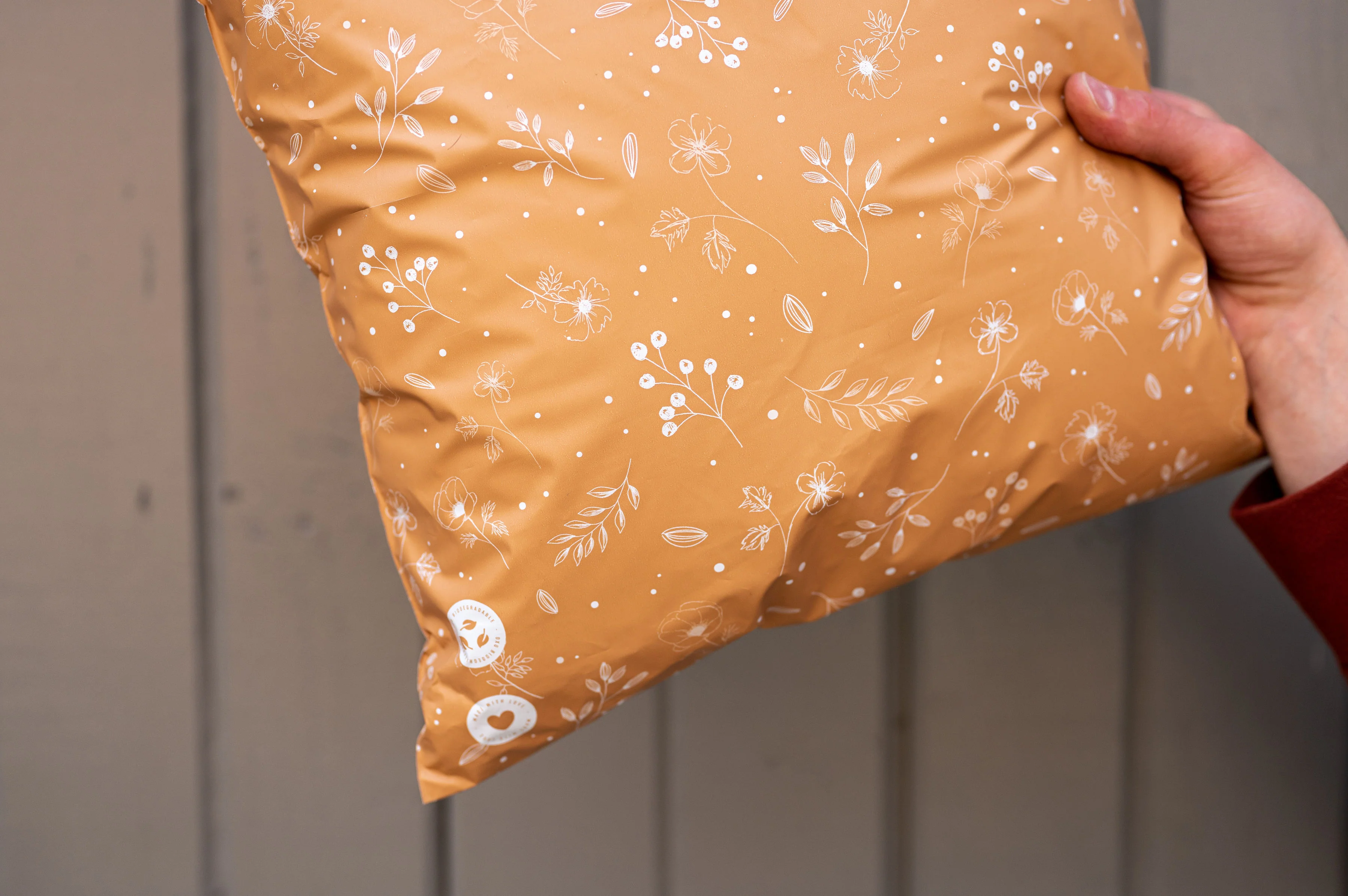 Floral 2D Chestnut Biodegradable Mailers 14.5 x 19