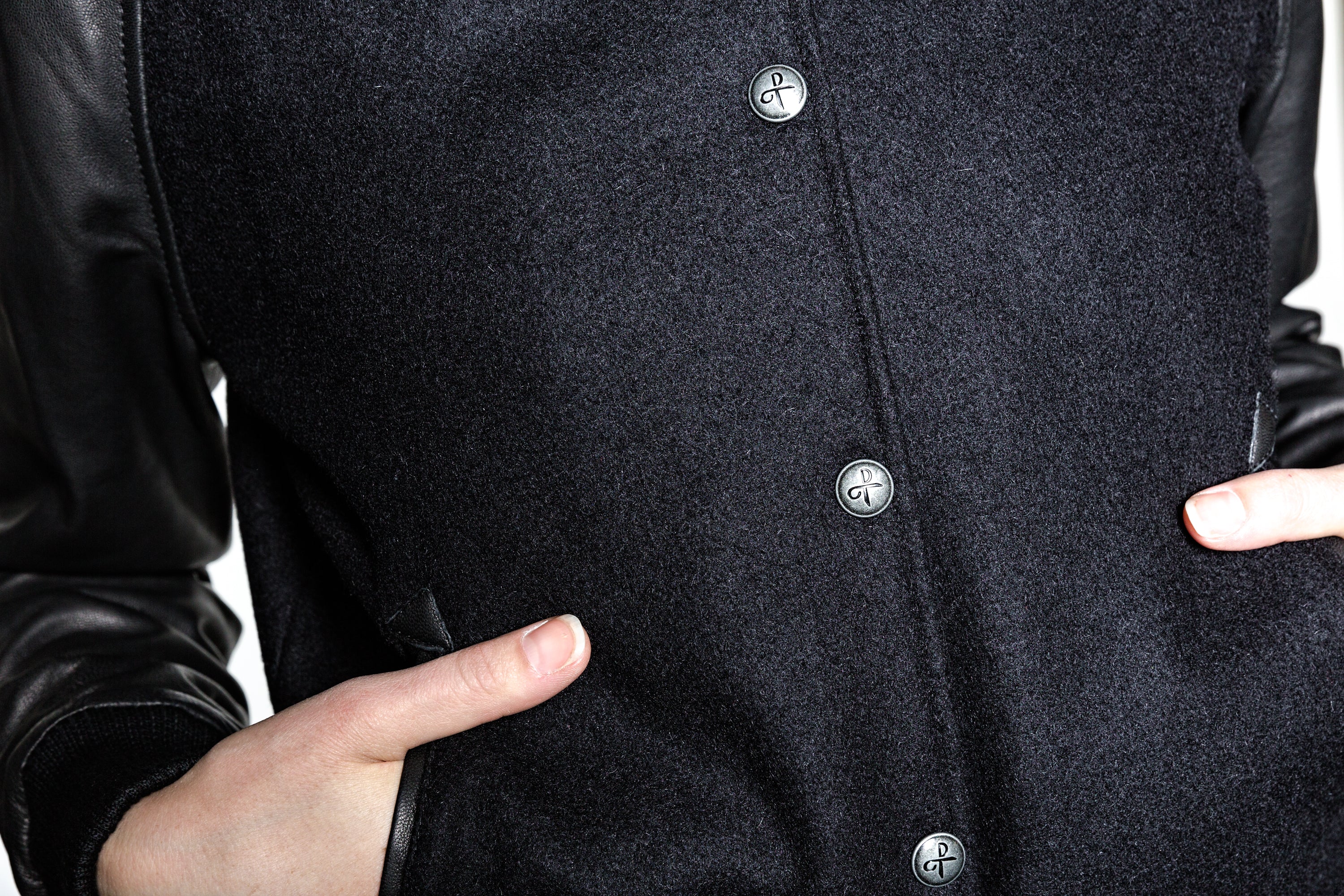 JKT:1W THE WOMEN'S CREW VARSITY