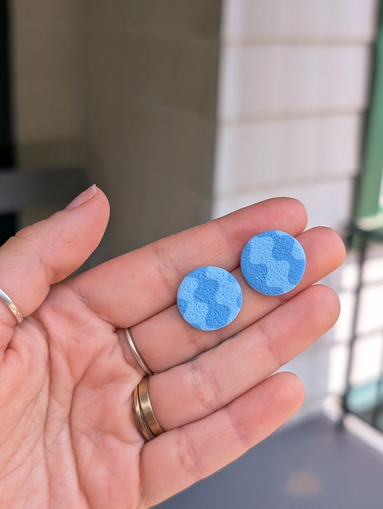 Studs - Simple Squiggle