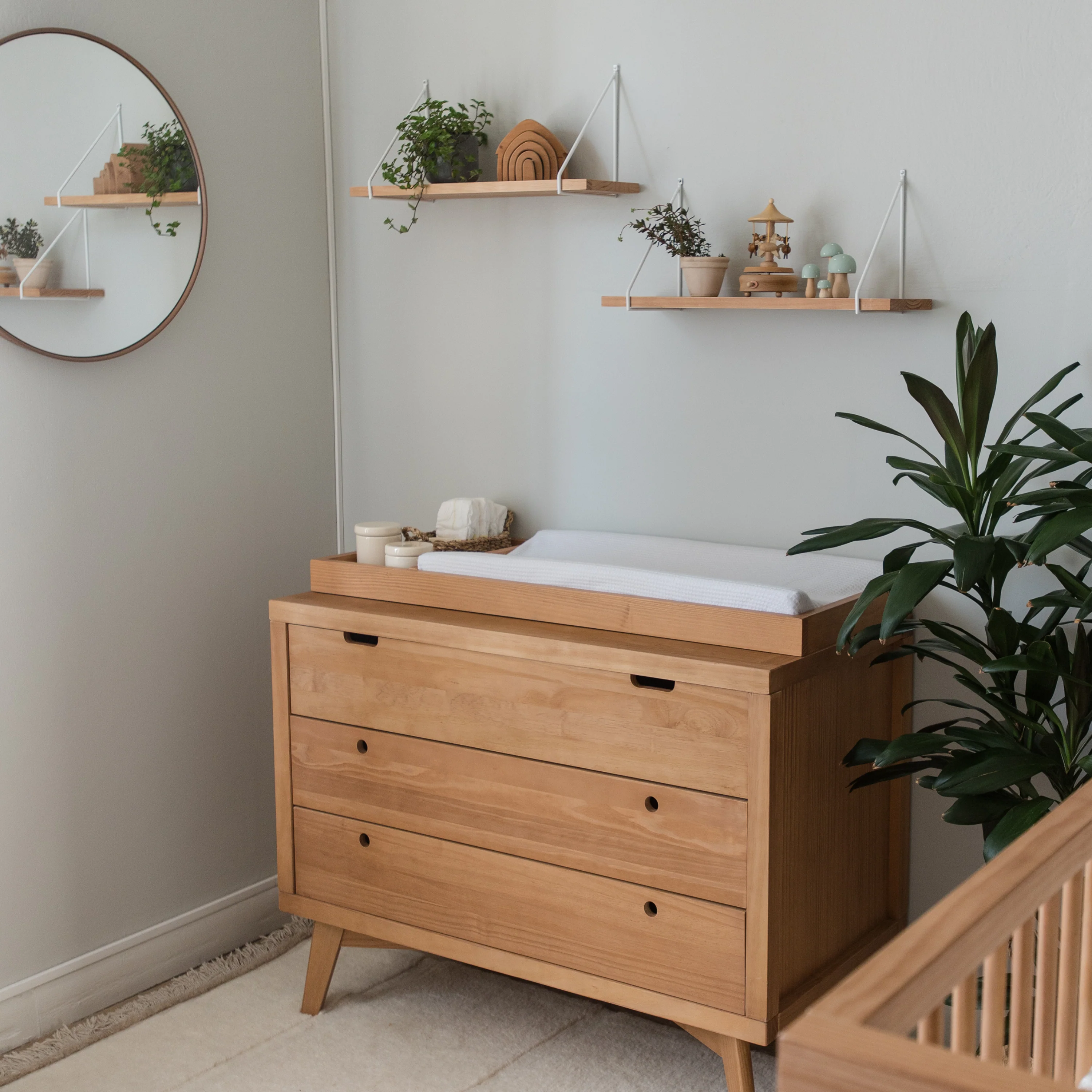 Retro 3 Drawer Dresser in Hazelnut