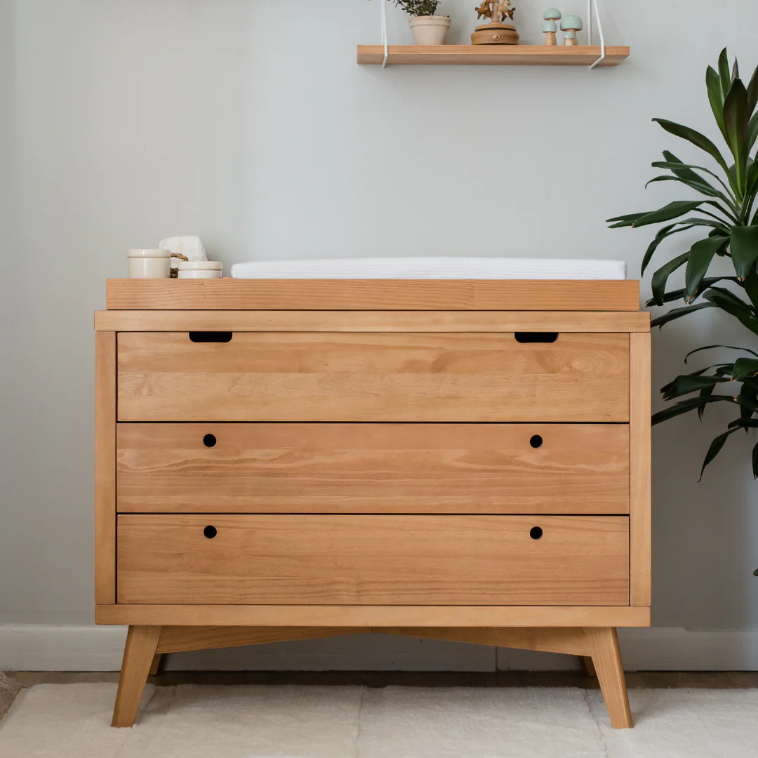 Retro 3 Drawer Dresser in Hazelnut