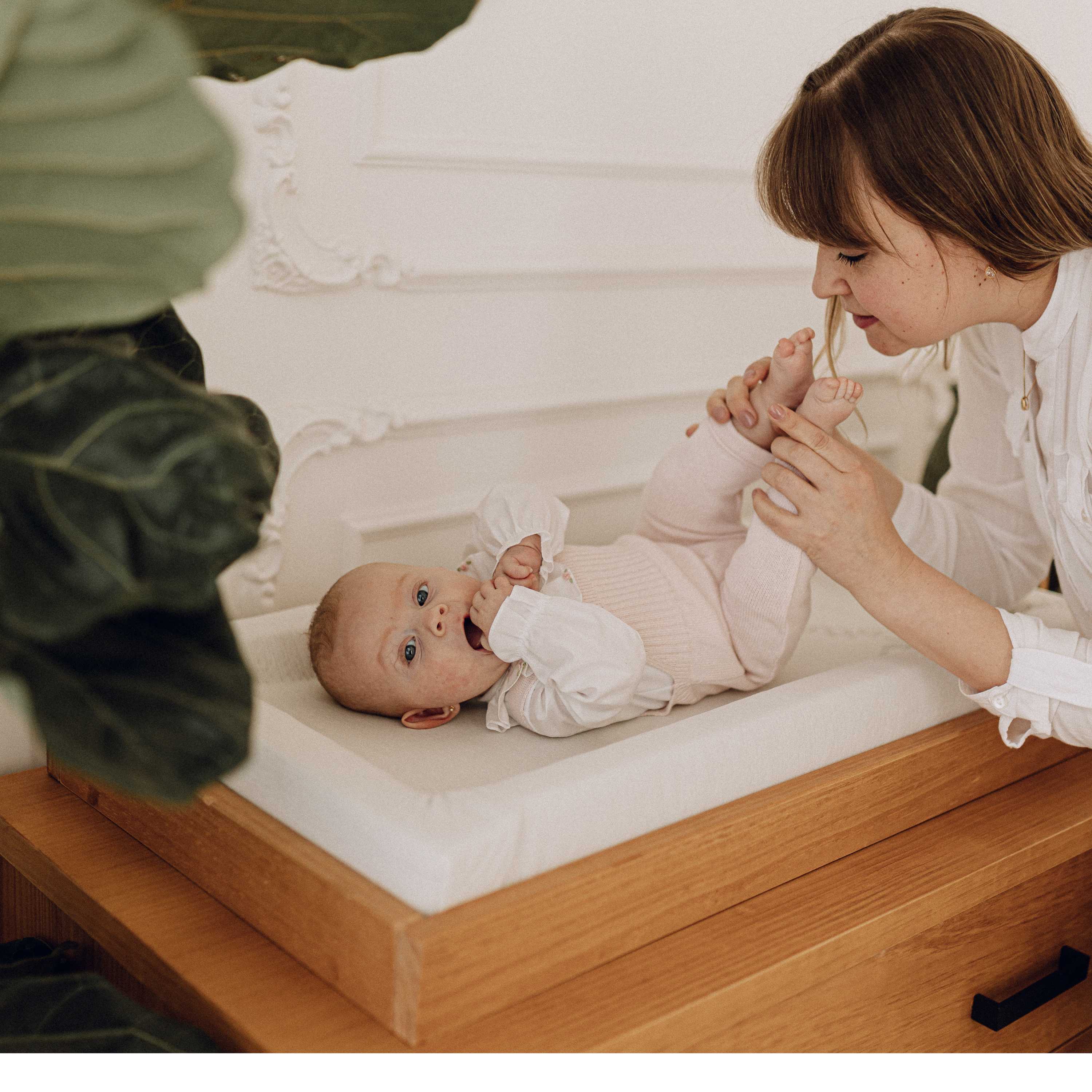 Cali Changing Tray in Hazelnut