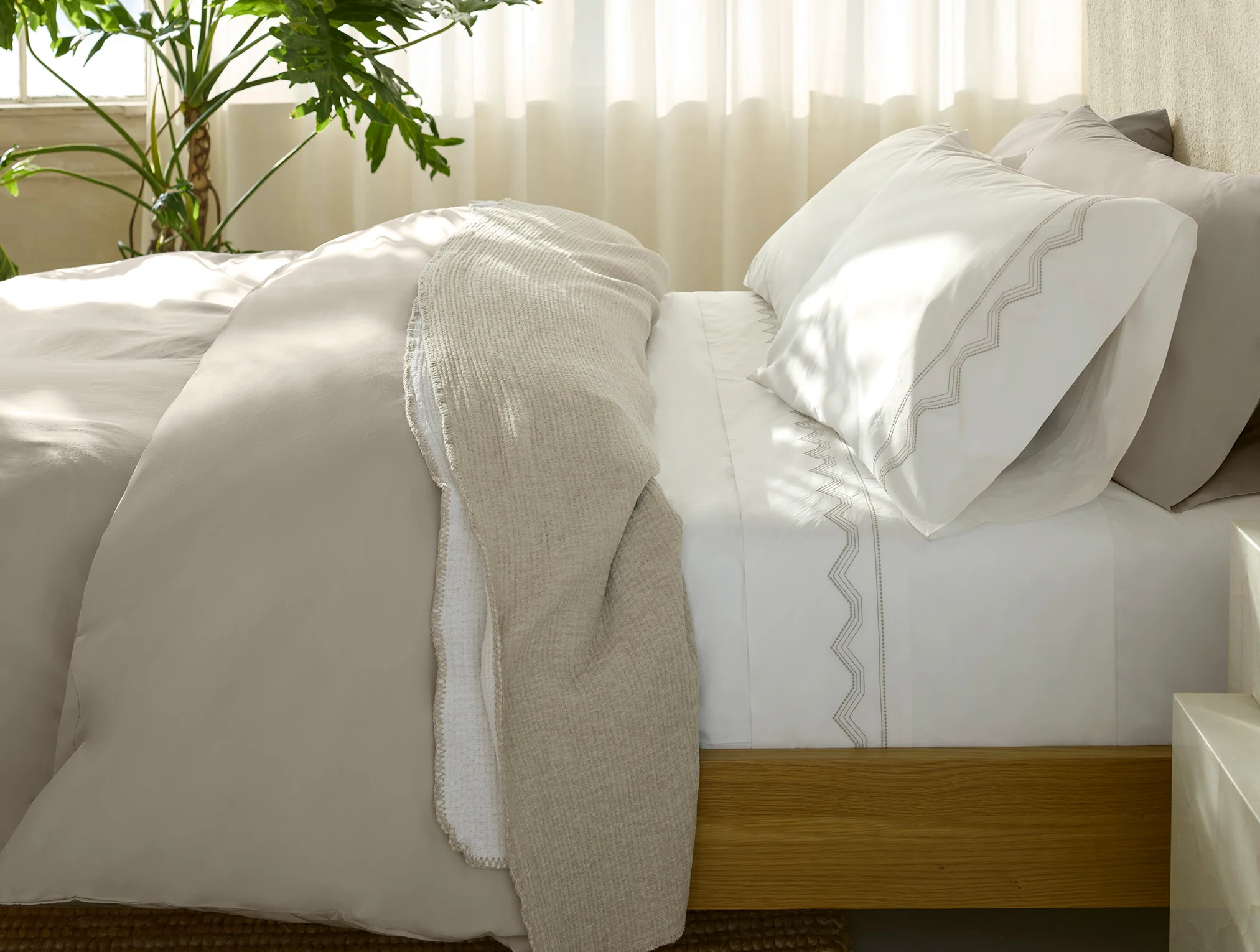 Vista Embroidered Organic Percale Sheet Set