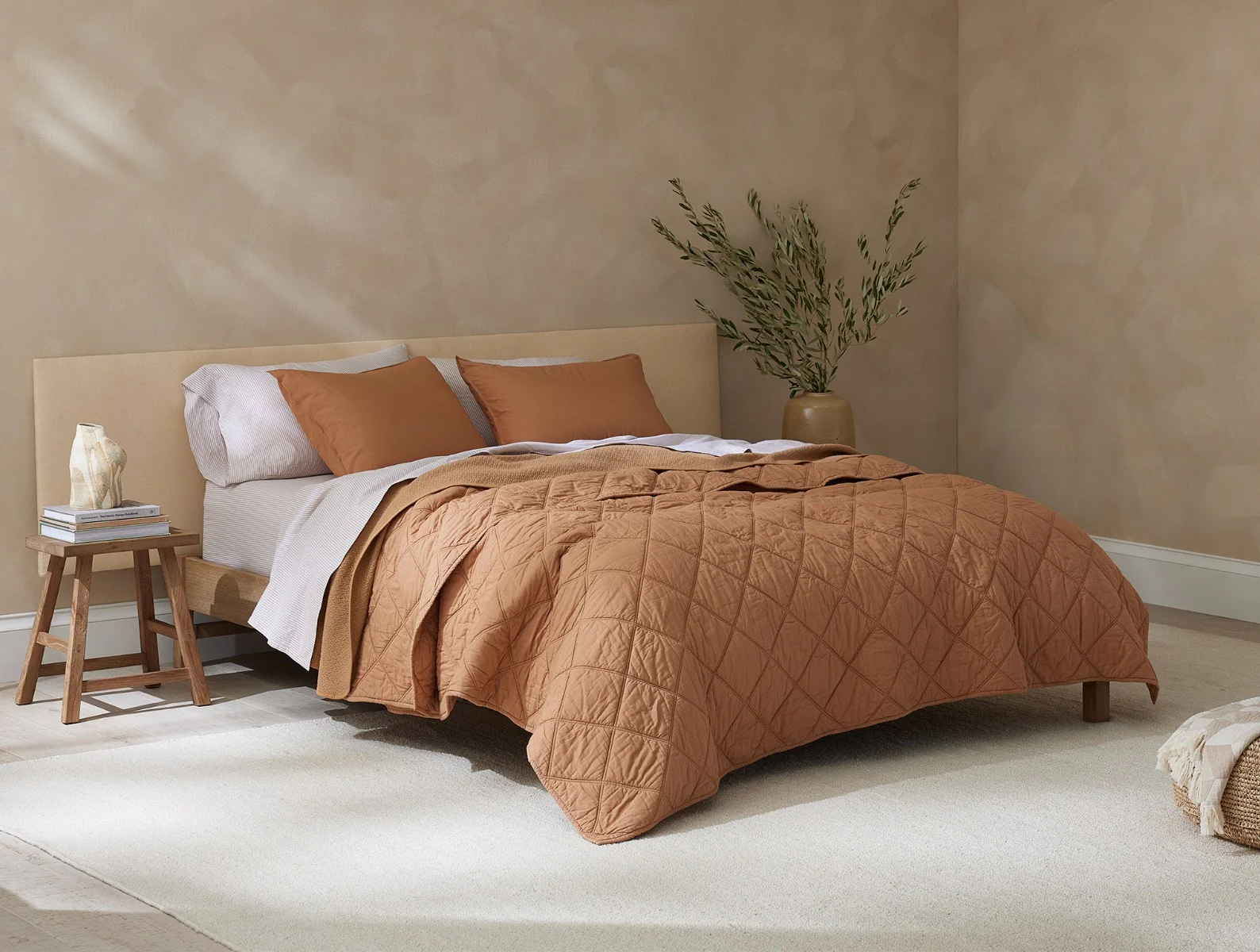 Diamond-Stitched Organic Cotton Comforter