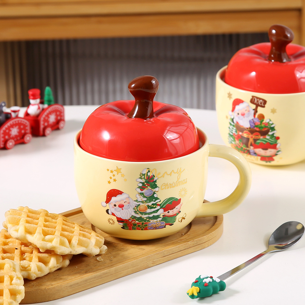 Christmas Santa Ceramic Mug with Apple Lid