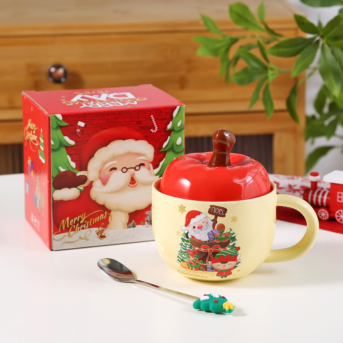 Christmas Santa Ceramic Mug with Apple Lid