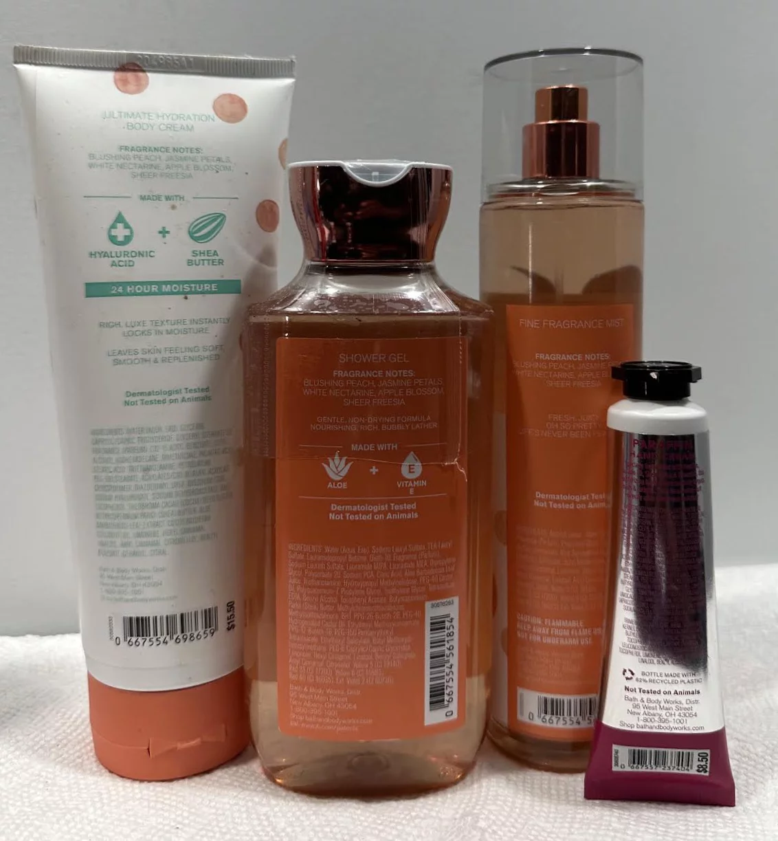 Bath & Body Works Pretty as a Peach 4 Piece Gift Set (Aloe + Vitamin E Shower Gel 10 fl oz, Fine Fragrance Mist 8 fl oz, Ultimate Hydration Body Cream with Hyaluronic Acid 8 oz, and Hand Cream 1 floz)