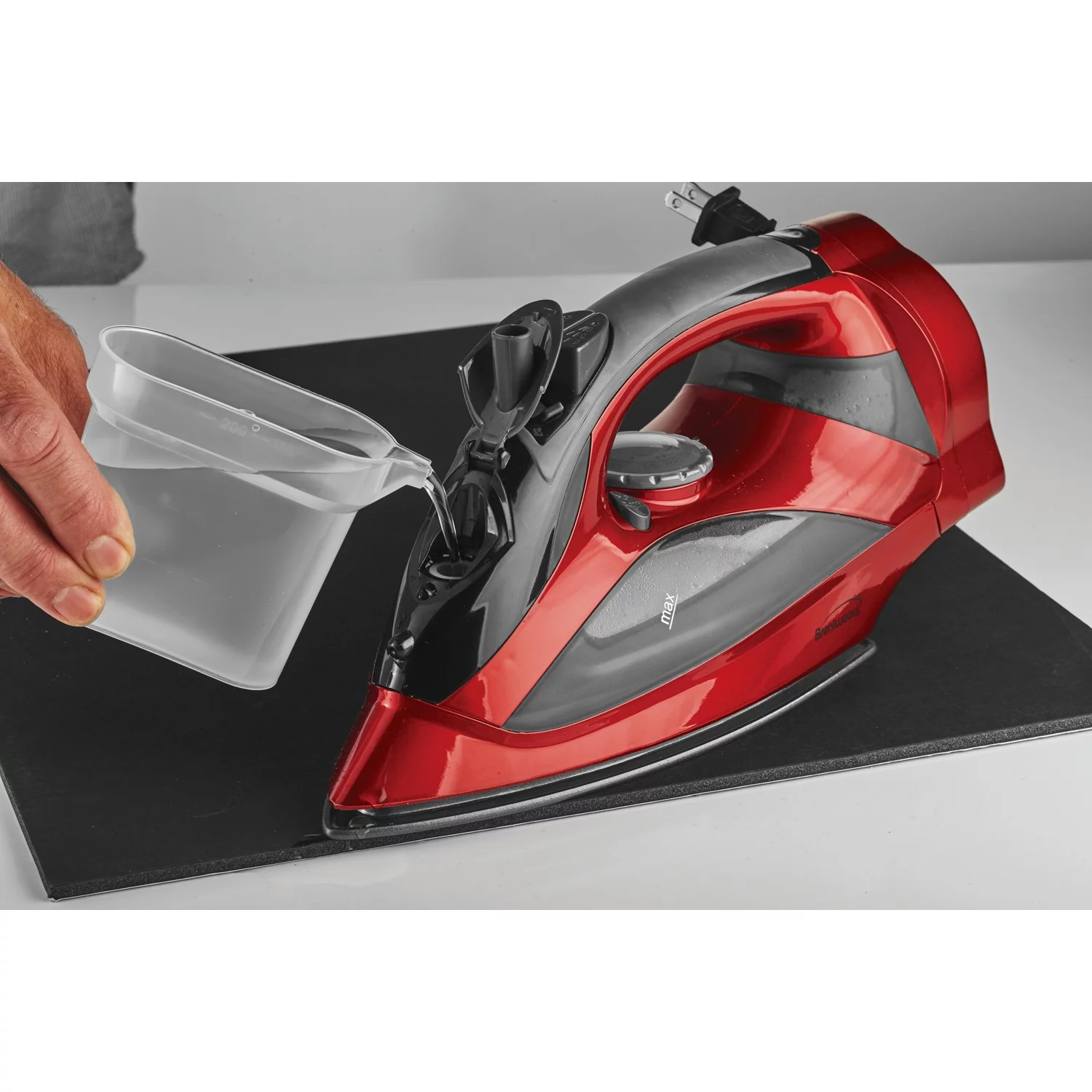 Brentwood MPI-70 Classic Steam and Spray Iron