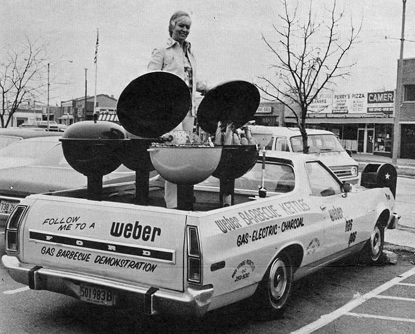 Weber 22 in. 70th Anniversary Kettle Charcoal Grill Hollywood Gray