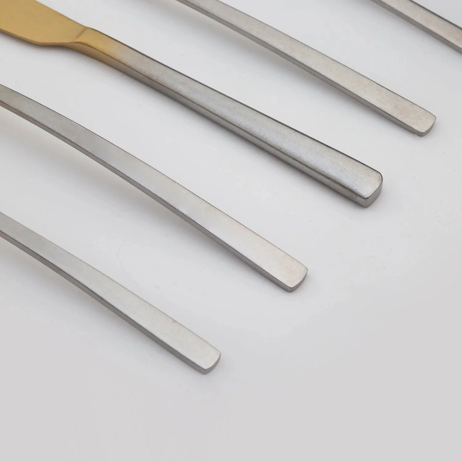 Cambridge Beacon Rumble Gold Ombre 20-Piece Flatware Set