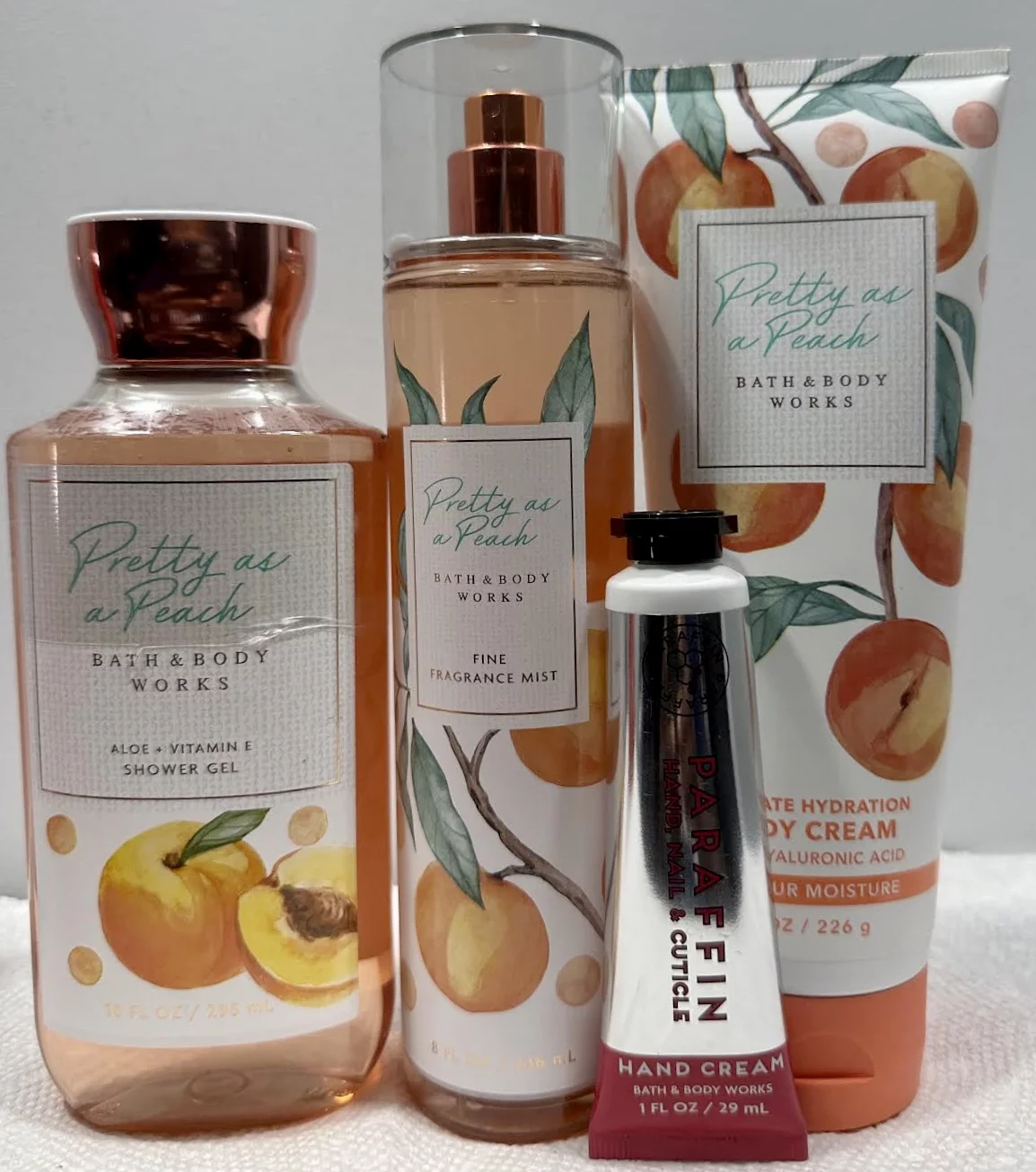 Bath & Body Works Pretty as a Peach 4 Piece Gift Set (Aloe + Vitamin E Shower Gel 10 fl oz, Fine Fragrance Mist 8 fl oz, Ultimate Hydration Body Cream with Hyaluronic Acid 8 oz, and Hand Cream 1 floz)