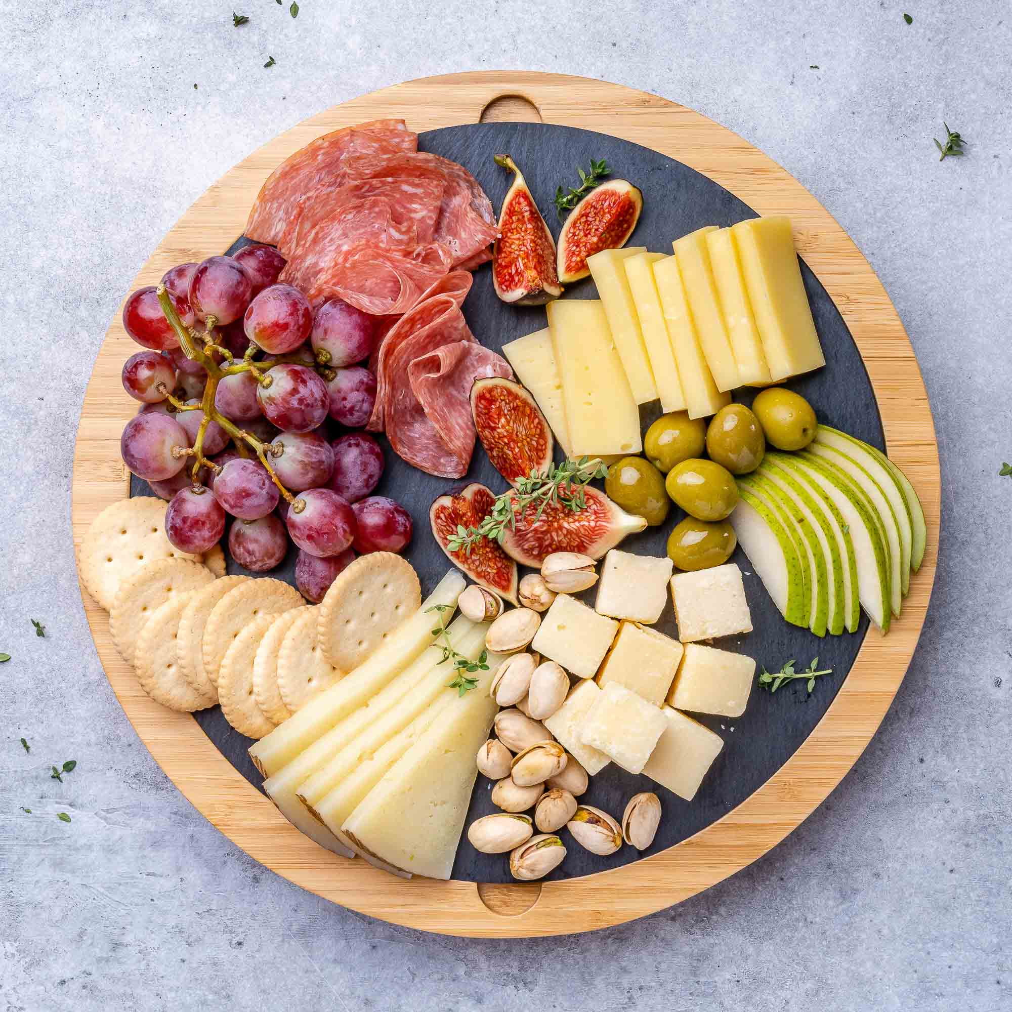 BlauKe® Bamboo Cheese Board with Knife Set and Slate – 12 inch Round Charcuterie Board, Serving Tray, Platter, Wood Cheese Board Set – Gift Idea