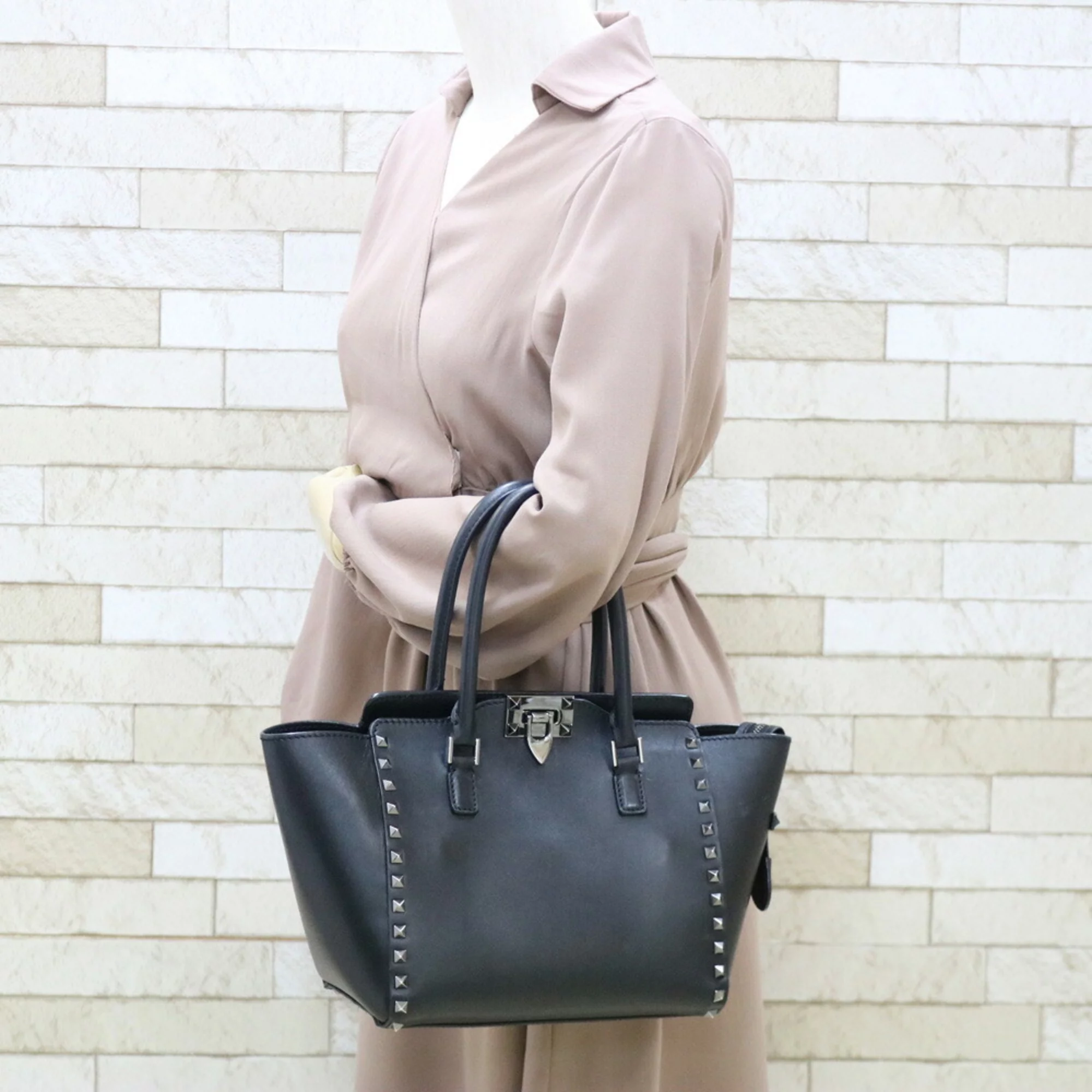 Pre-Owned VALENTINO Shoulder Bag Handbag Black Women's Leather (Good)