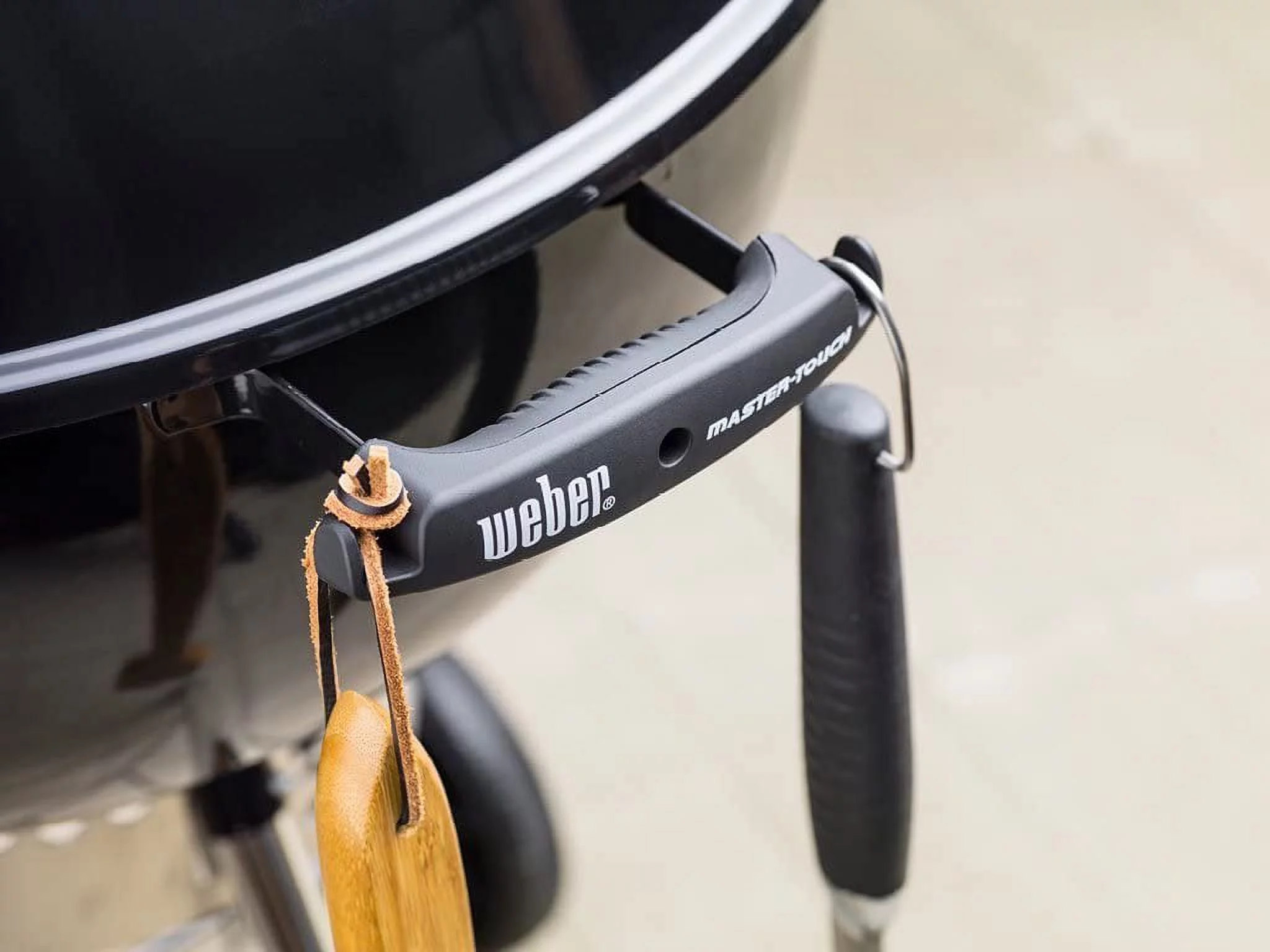 Weber 14501001 Master-Touch Charcoal Grill, 22-Inch, Black