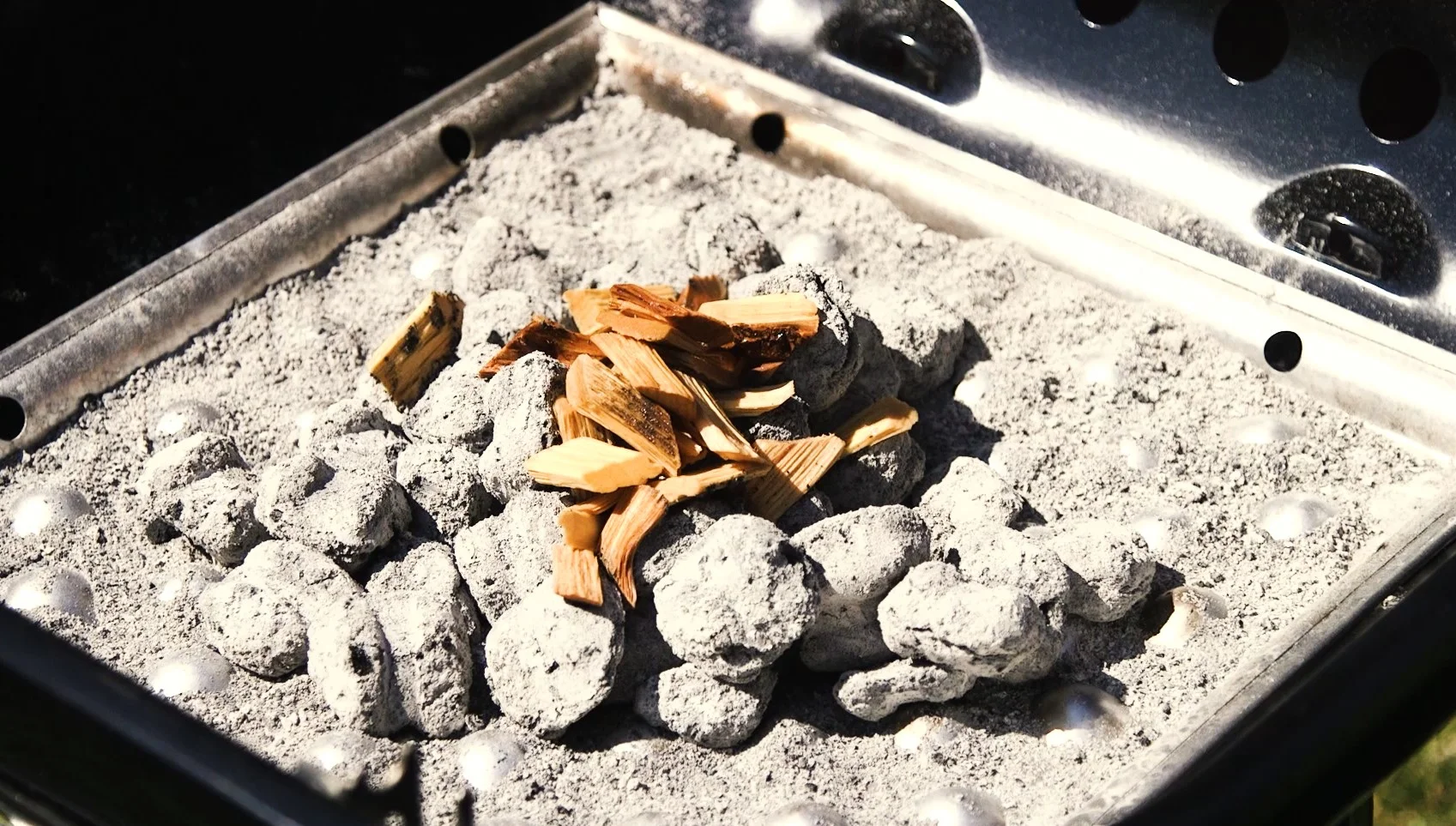 Americana Swinger 332 sq. Inch Charcoal Grill - Black