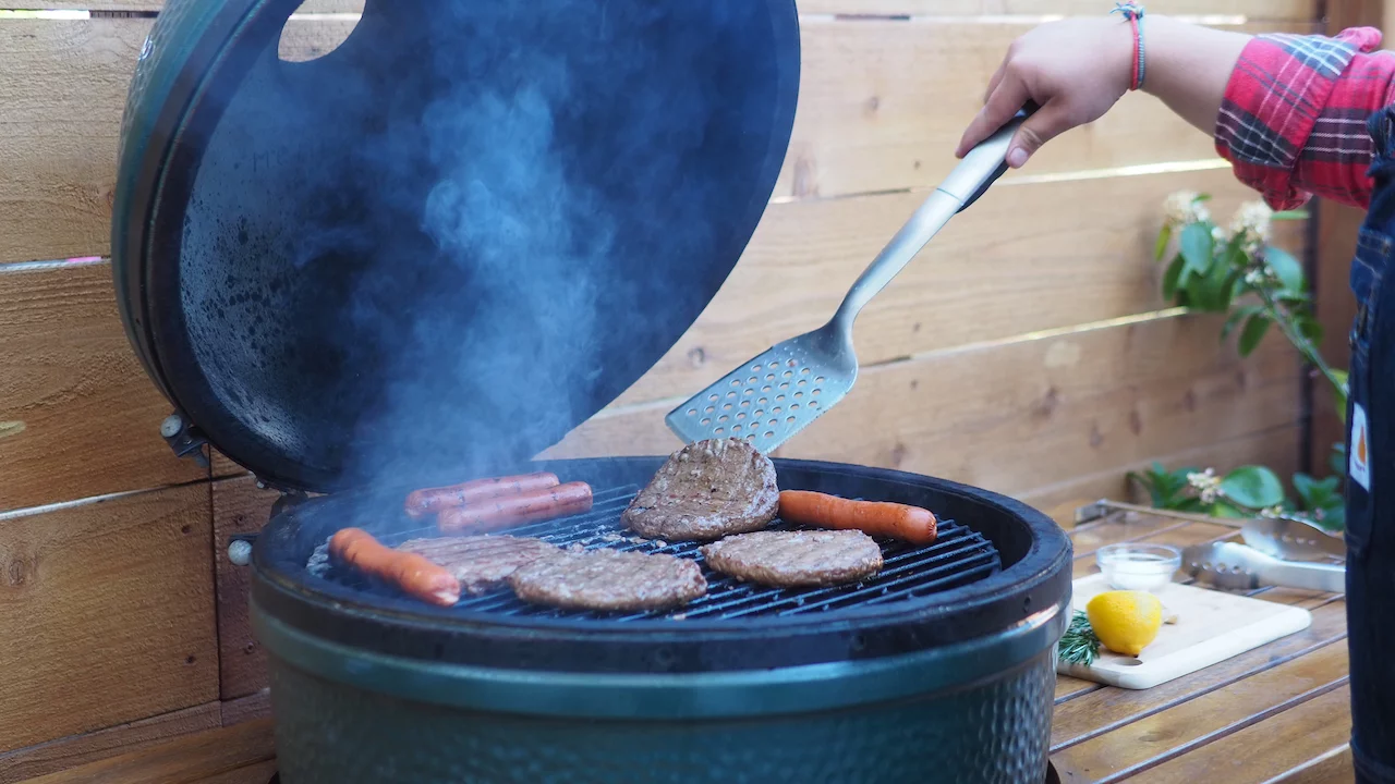 PitMaster King Cook & Clean BBQ Grill Essentials 5pc Value Set with Tongs, Spatula, Basting Brush, Cleaning Brush and EN407 Certified 932F Heat Gloves