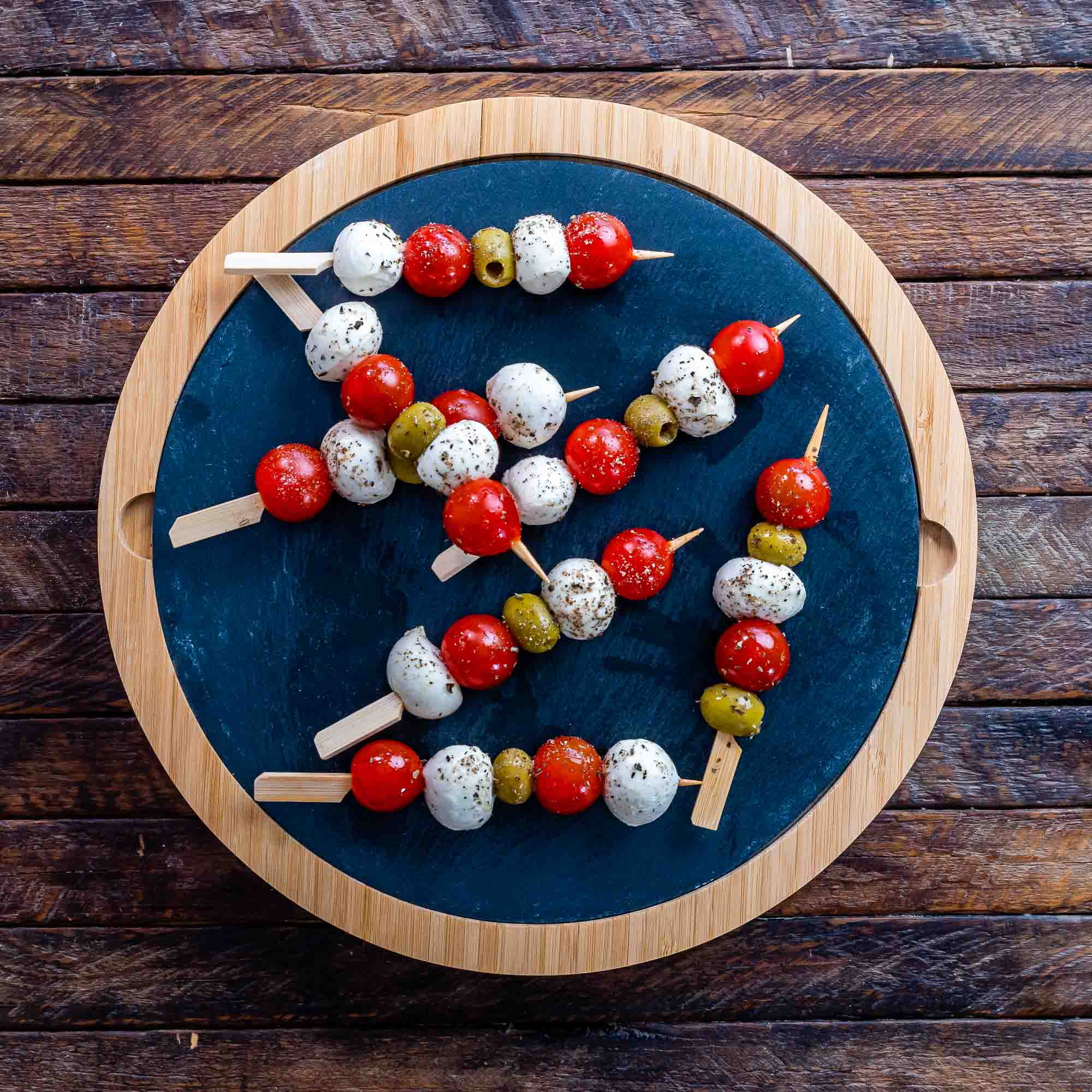 BlauKe® Bamboo Cheese Board with Knife Set and Slate – 12 inch Round Charcuterie Board, Serving Tray, Platter, Wood Cheese Board Set – Gift Idea