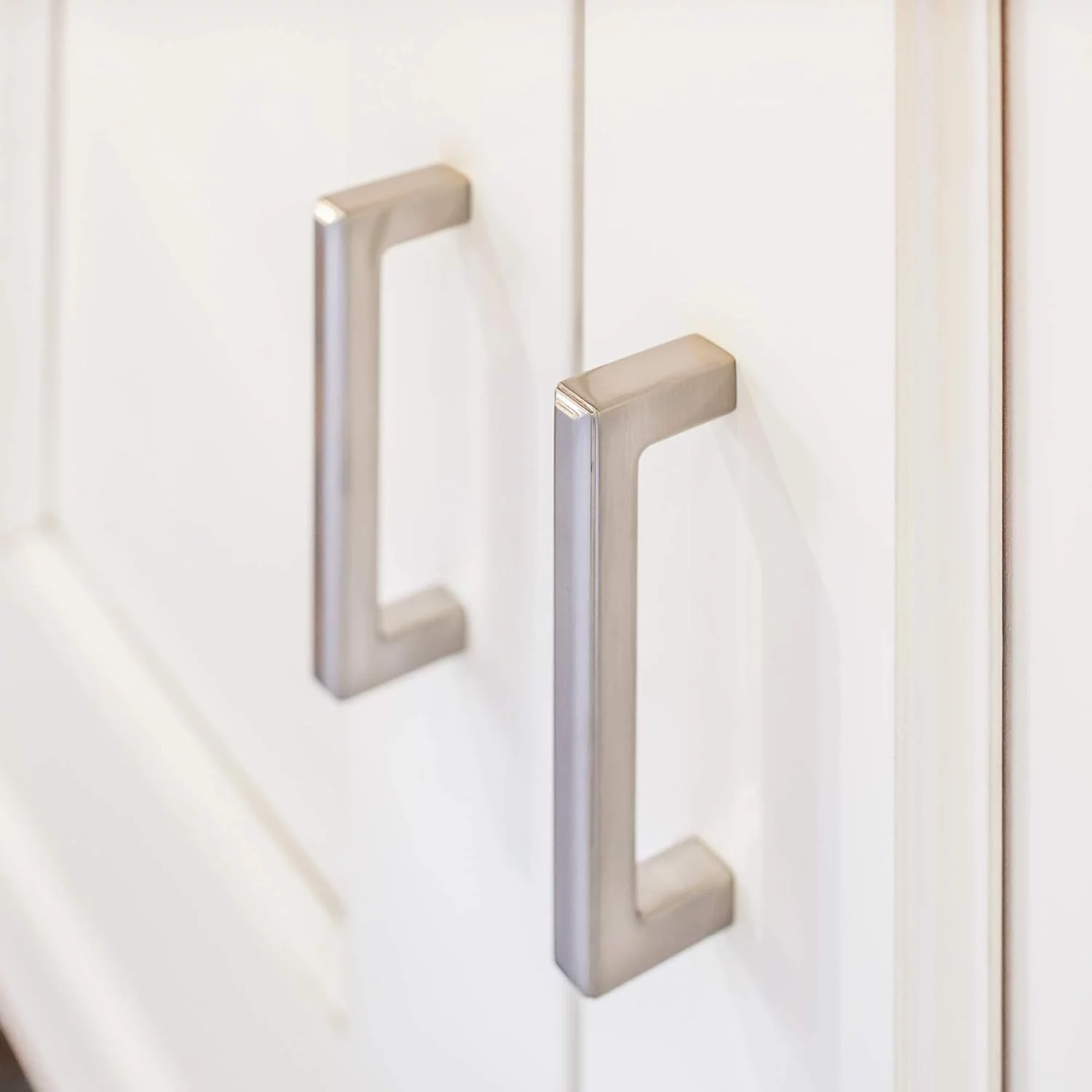 Podium Appliance Pull Color Sable 12