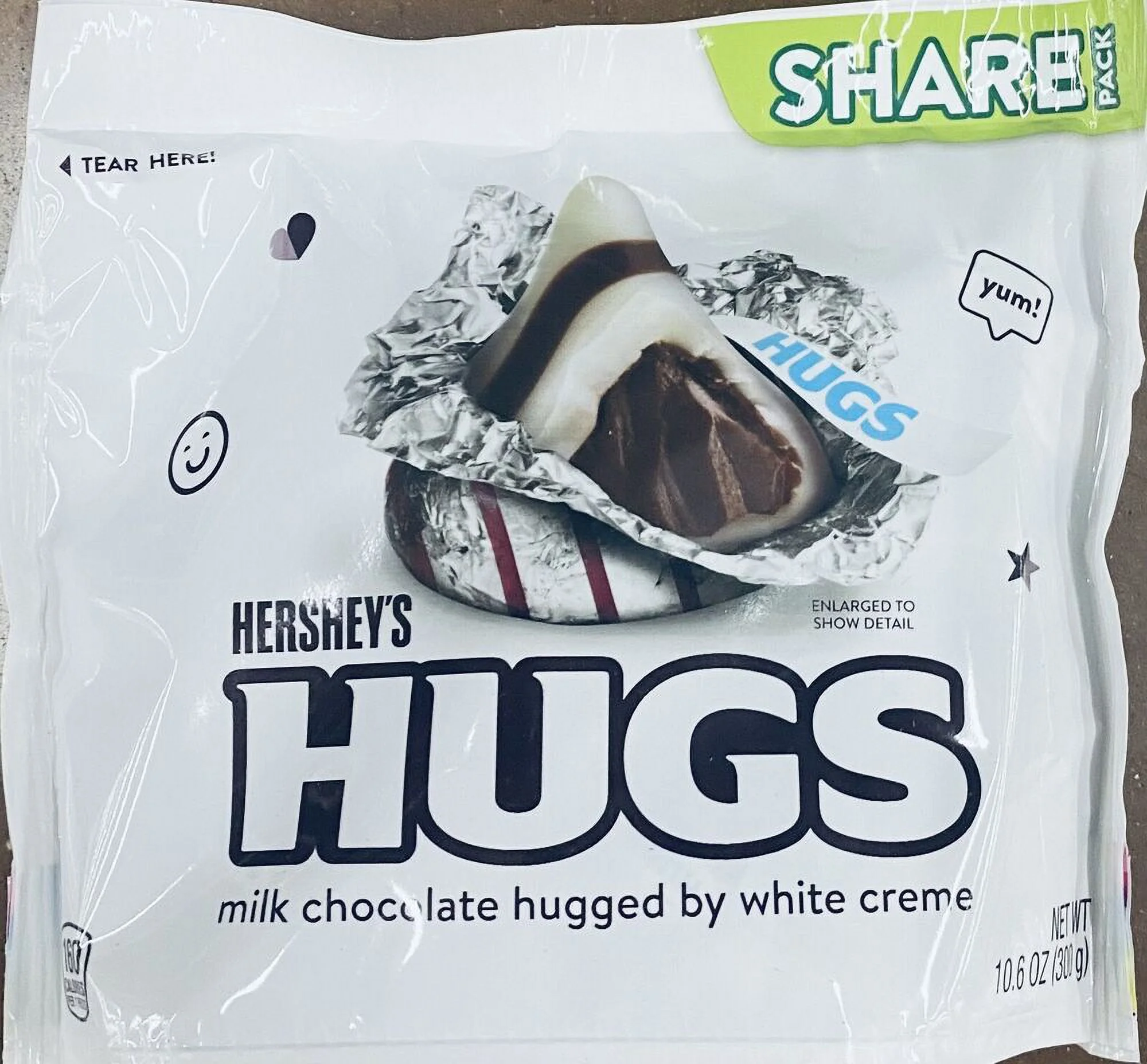 Hershey's HUGS Milk Chocolate Hugged by White Creme Candy SHARE PACK 10.6oz 2 PK