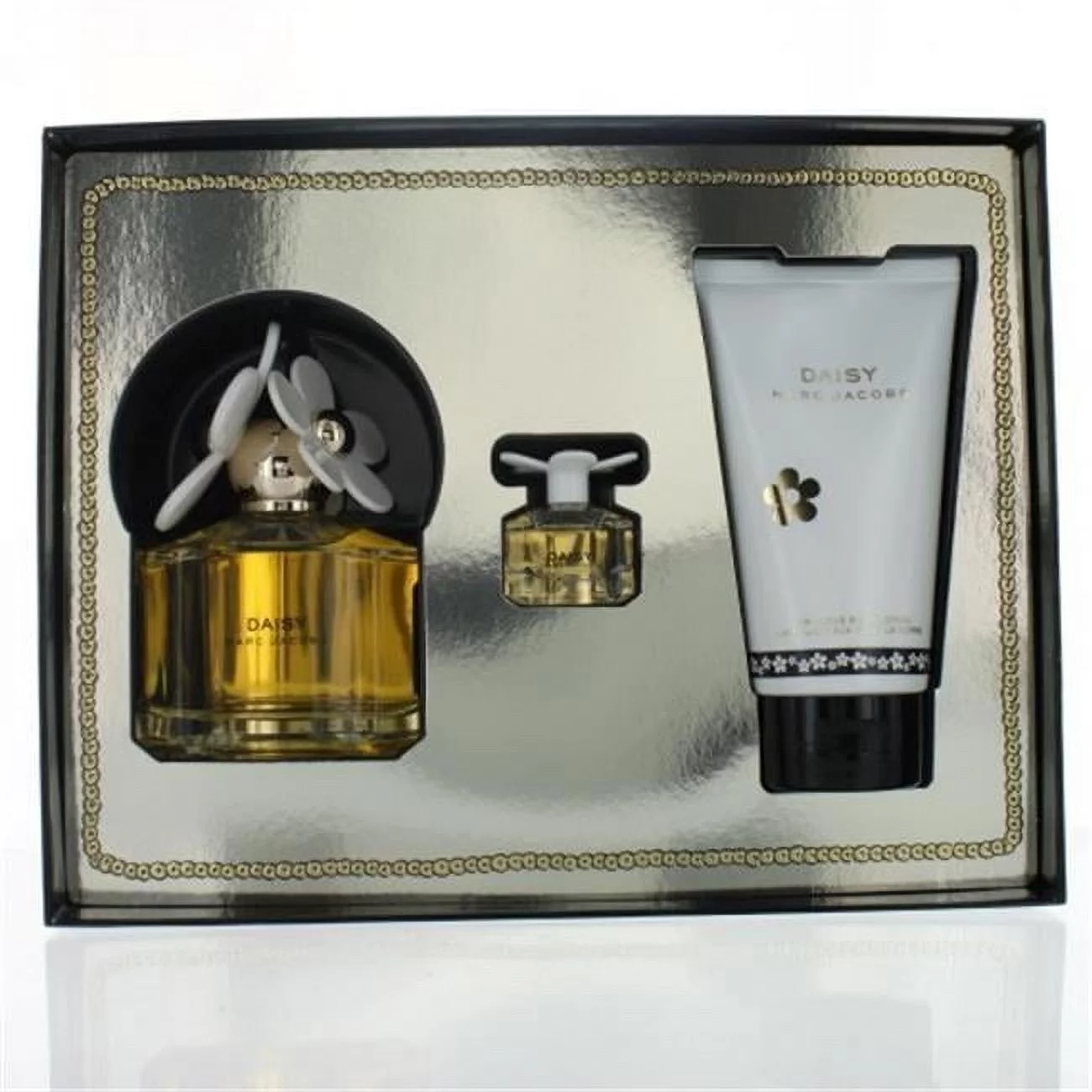 Marc Jacobs  3.4 oz Womens Marc Jacobs Daisy Eau De Toilette Spray Gift Set, 3 Piece