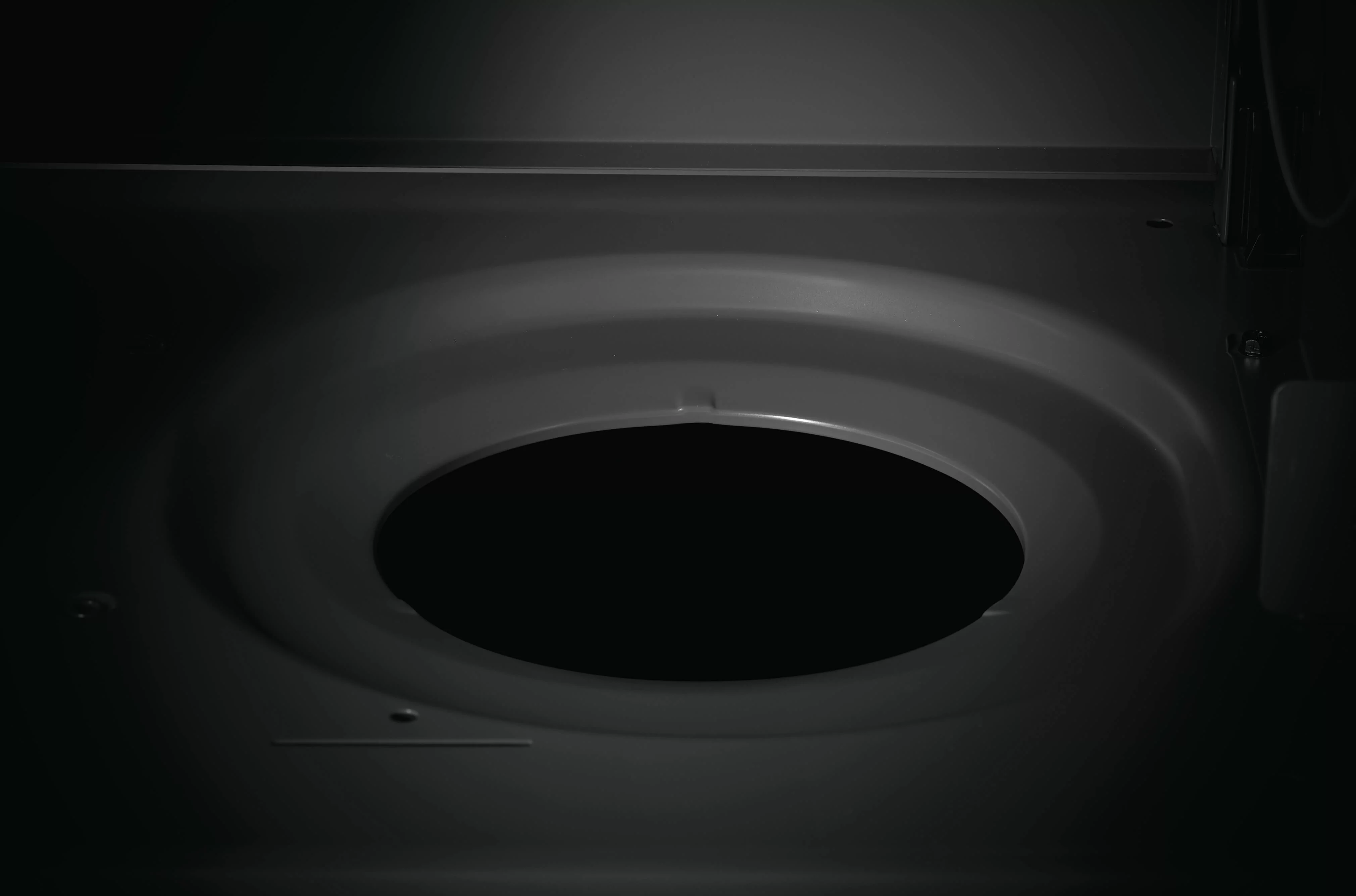 Rogue® XT 425 Natural Gas Grill with Infrared Side Burner, Black