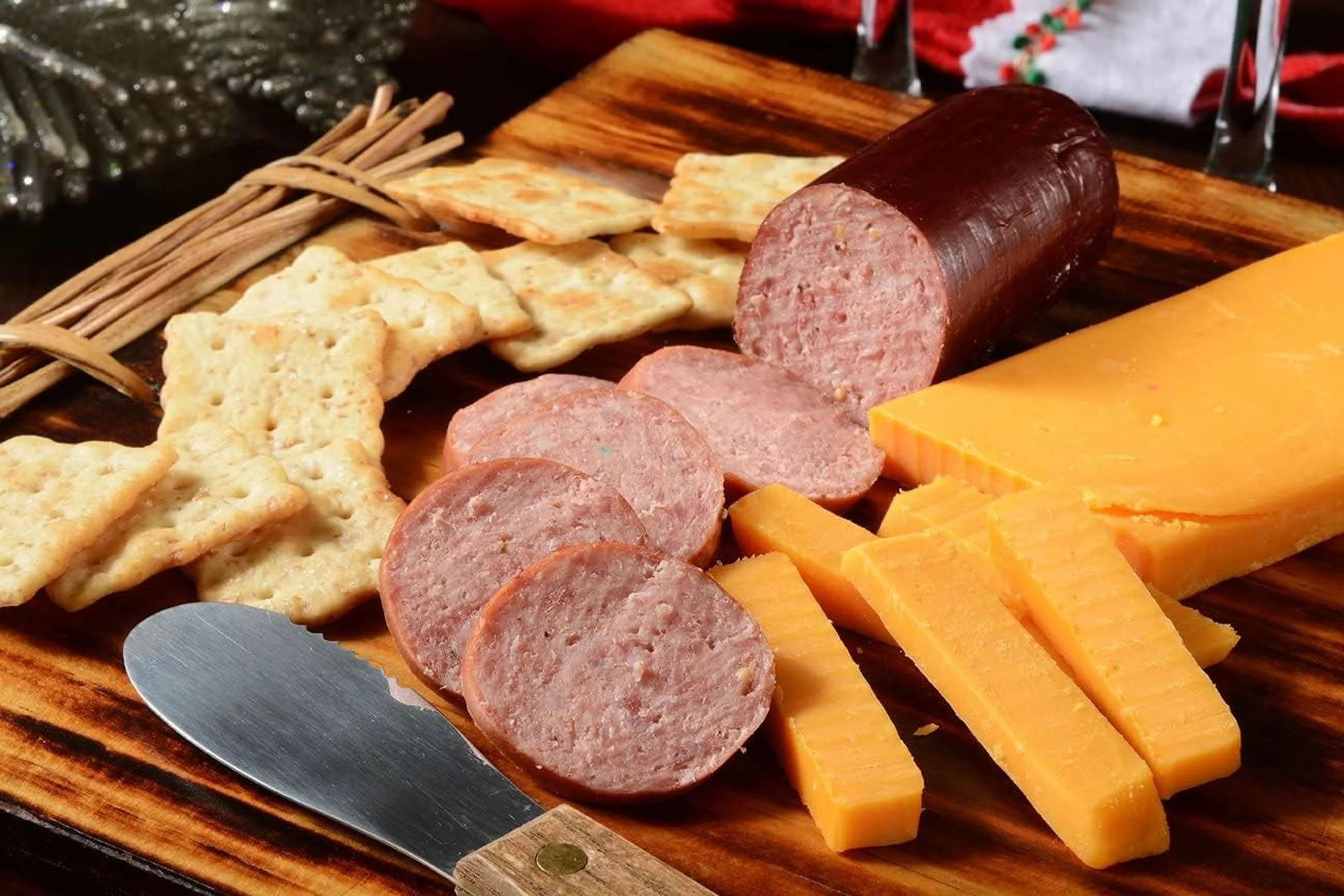 WISCONSIN'S BEST & WISCONSIN CHEESE COMPANY - 100% Wisconsin Cheese Cracker & Sausage Sampler Gift Basket -Birthday Gift , Valentine's Day Food Gift,  Business Gifts, Charcuterie Gifts