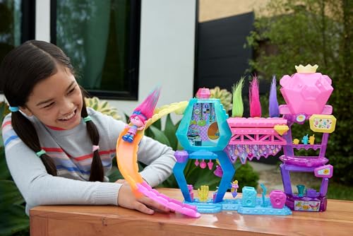 Mattel DreamWorks Trolls Band Together Toys, Mount Rageous Playset with Queen Poppy Small Doll & 25+ Accessories, 4 Hair Pops