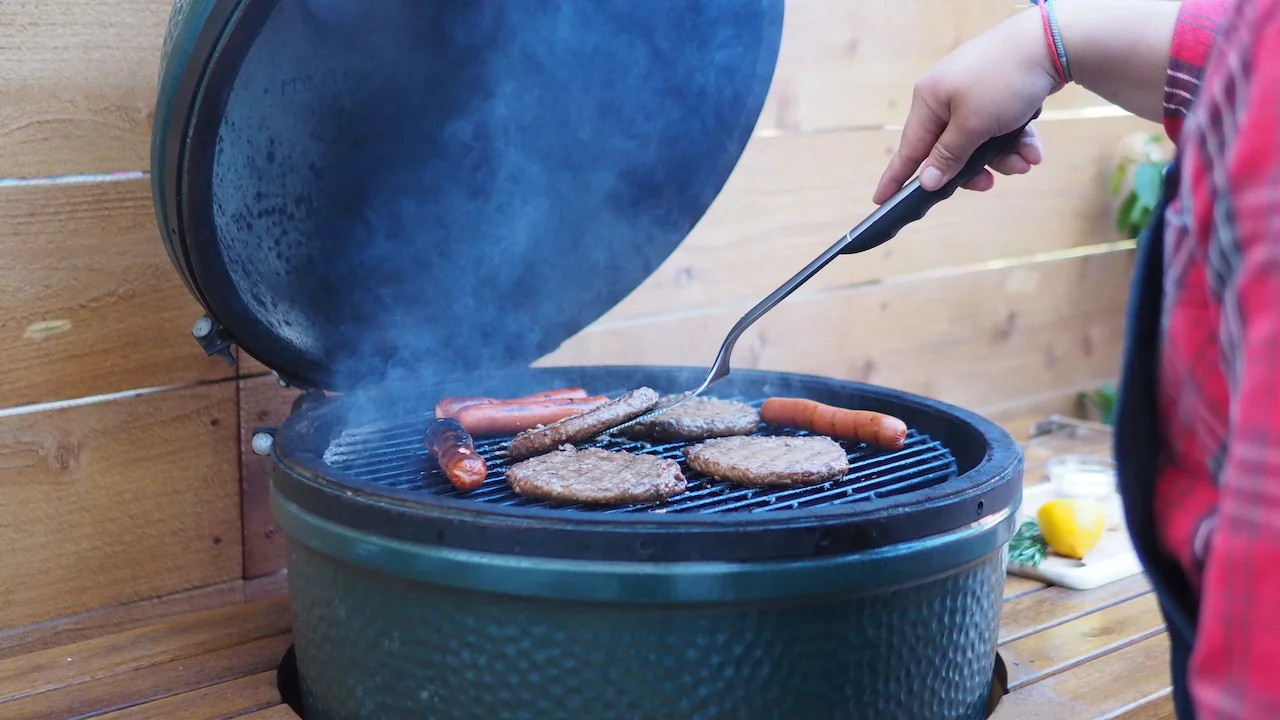 PitMaster King Cook & Clean BBQ Grill Essentials 5pc Value Set with Tongs, Spatula, Basting Brush, Cleaning Brush and EN407 Certified 932F Heat Gloves