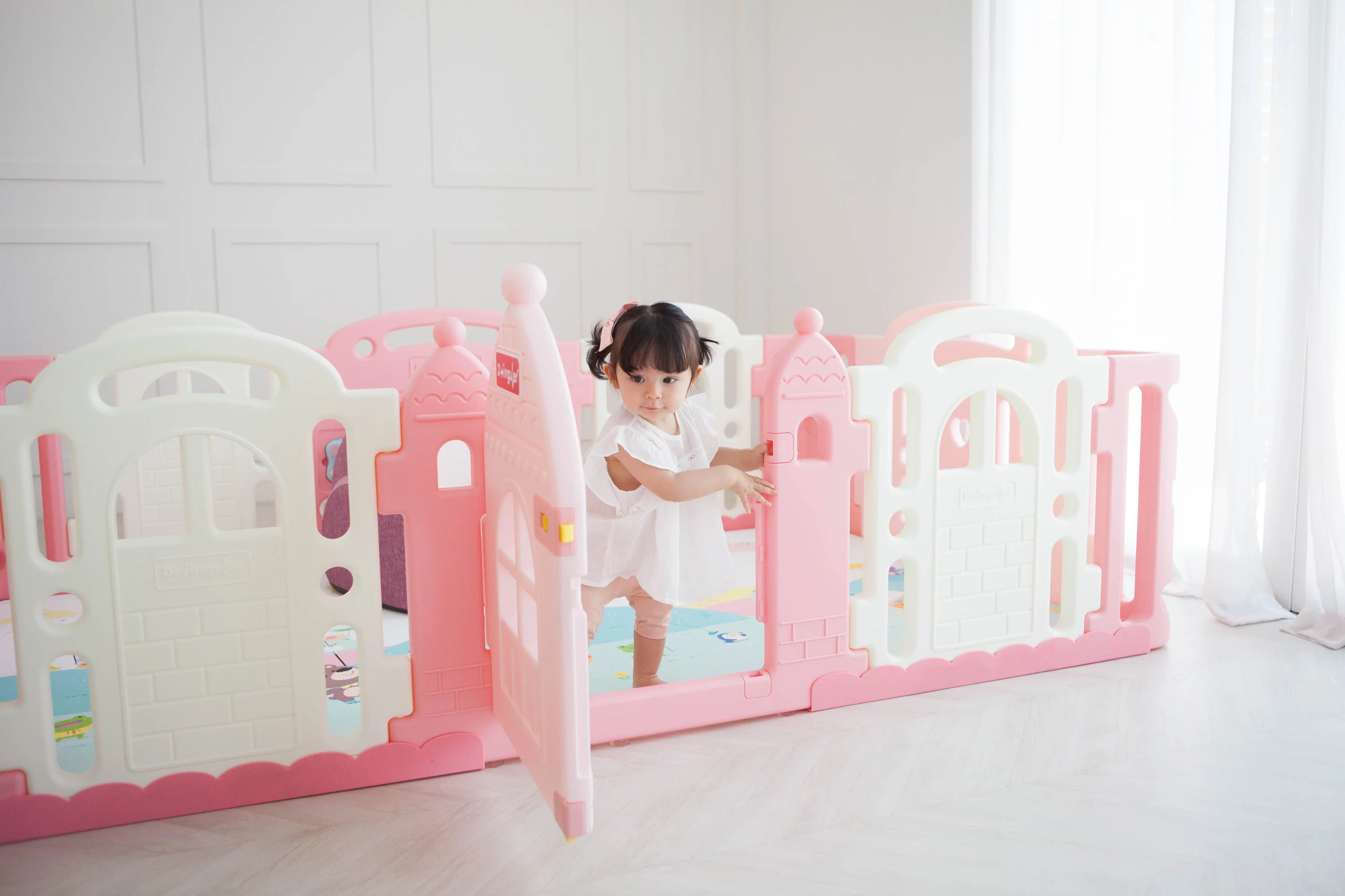 Dwinguler Castle Playpen Safety Gate