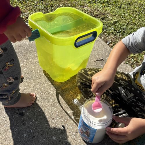Instant Snow Powder - Makes 8 Gallons of Realistic Faux Snow