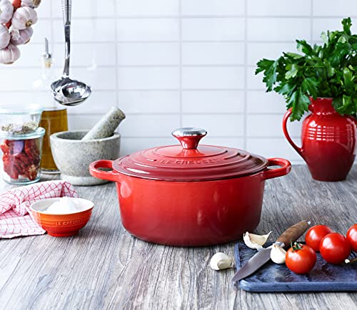 Le Creuset Enameled Cast Iron Signature Round Dutch Oven