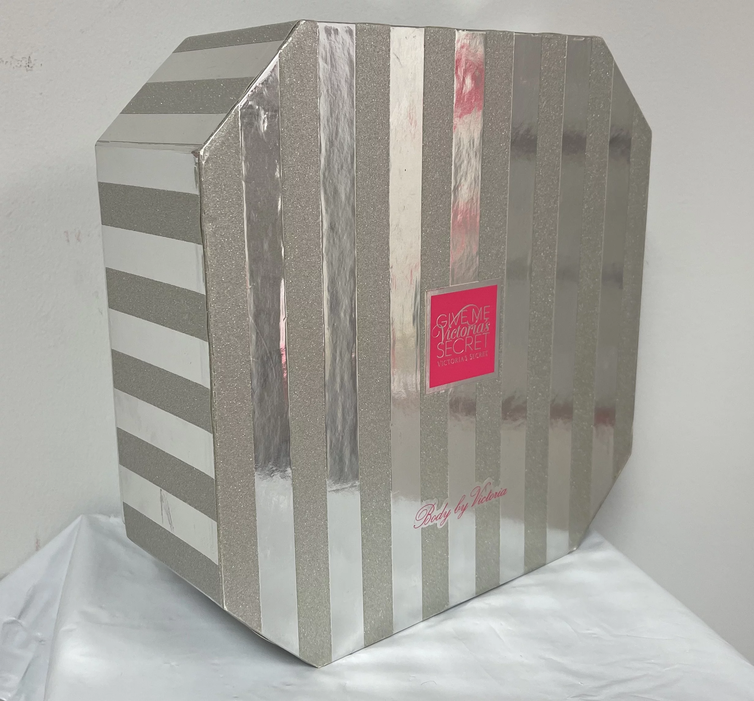 Victoria's Secret Body By Victoria Eau De Parfum Gift Set Deluxe Fragrance Lotion Body Wash Candle