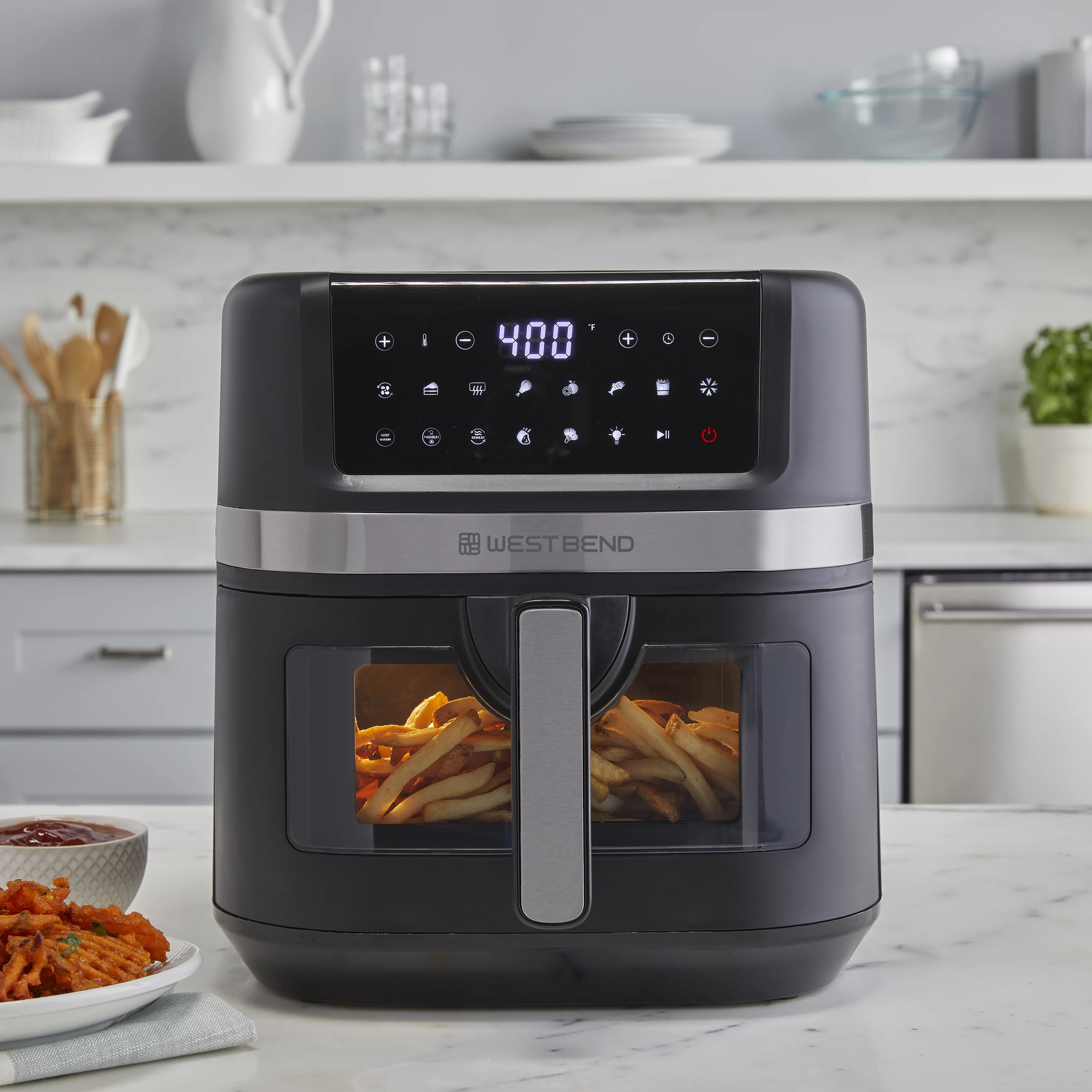 West Bend 7QT Air Fryer with 13 One-Touch Presets, in Black (AFWB7QBK13)