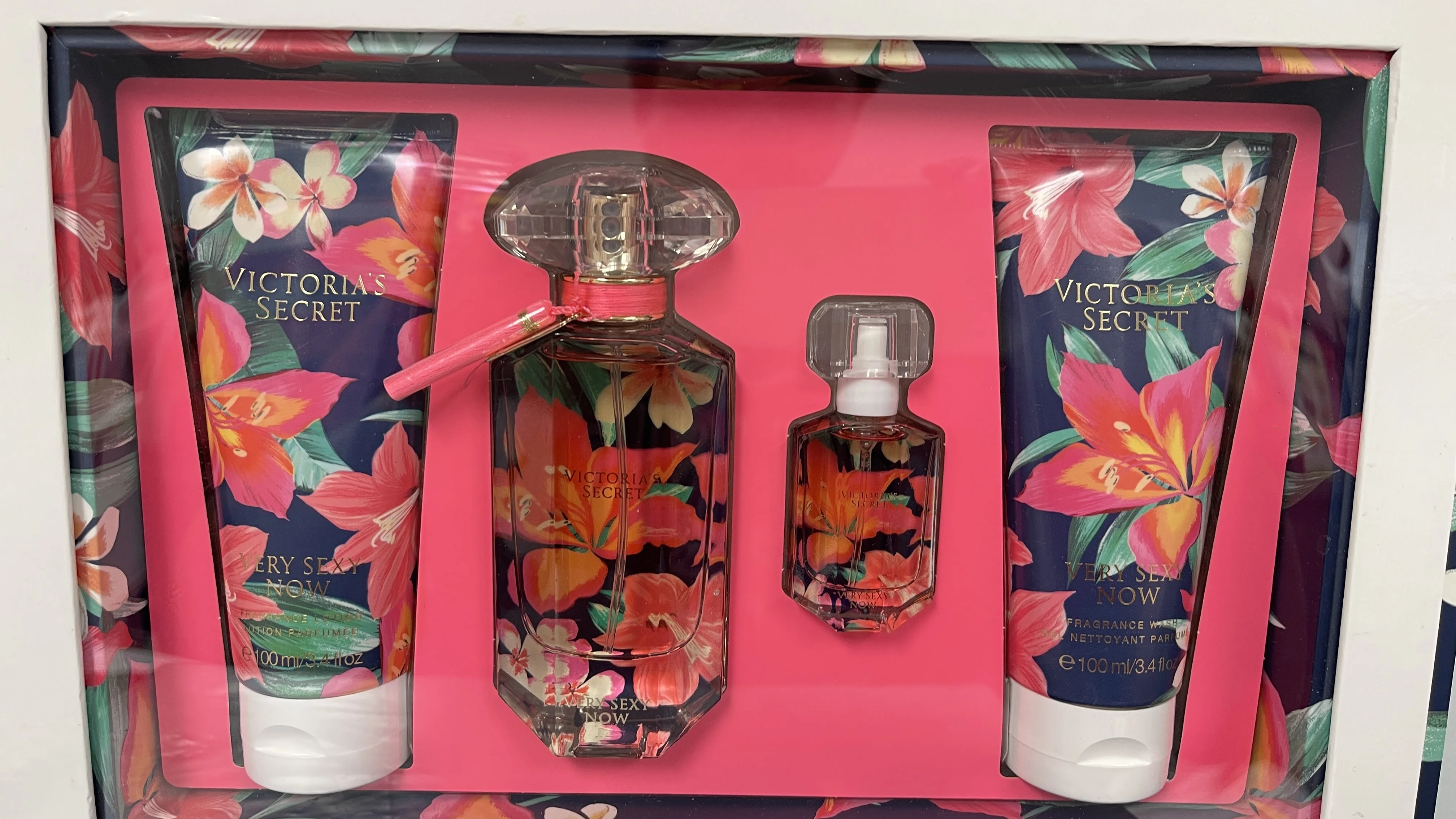 Victoria's Secret Very Sexy Now Eau De Parfum Perfume Gift Set 4 Piece Parfume Fragrance Lotion Body Wash Gel