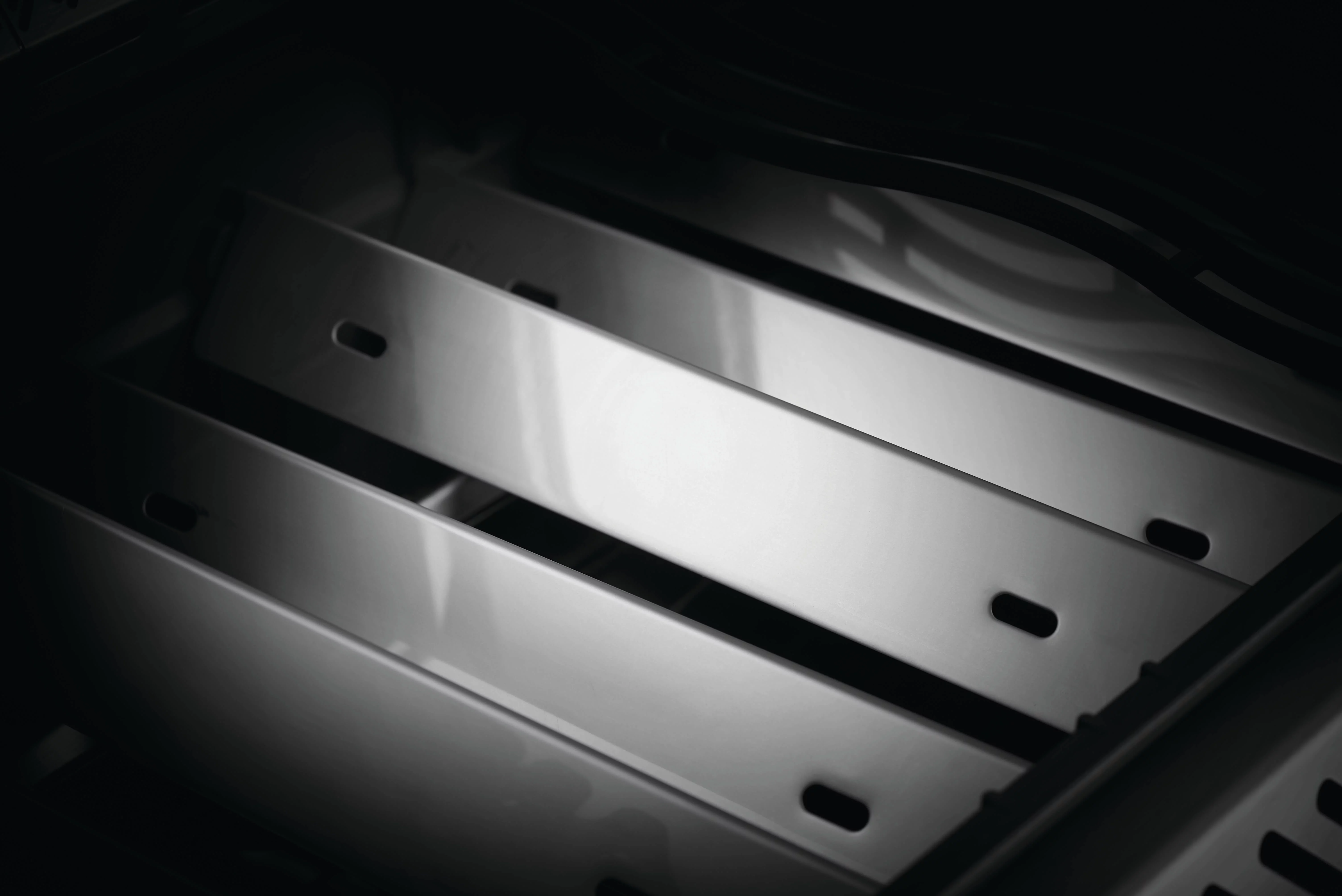 Rogue® XT 425 Natural Gas Grill with Infrared Side Burner, Black