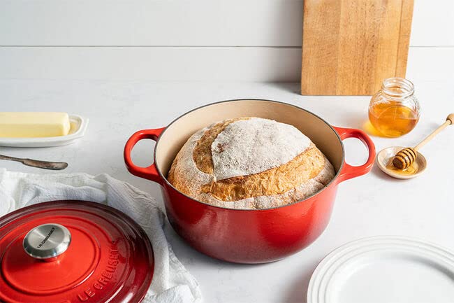 Le Creuset Enameled Cast Iron Signature Round Dutch Oven