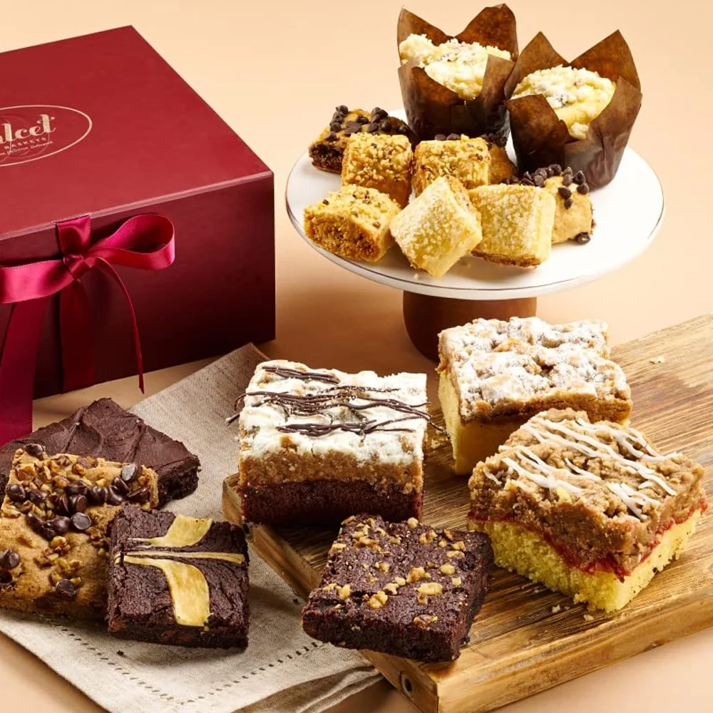 Gift Basket Deluxe Gourmet Food Gift Basket, Cakes for Delivery for Families Men and Women: Includes Assorted Brownies, Crumb Cakes Rugelah, and Muffins