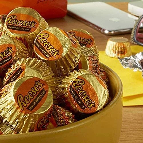 Mini Peanut Butter Cups - 4 Pound Bag - Bulk Chocolate - Individually Wrapped Chocolates - With Queen Jax Fridge Magnet - Reeses Peanut Butter Cups Mini - Miniature Reese's PB cups