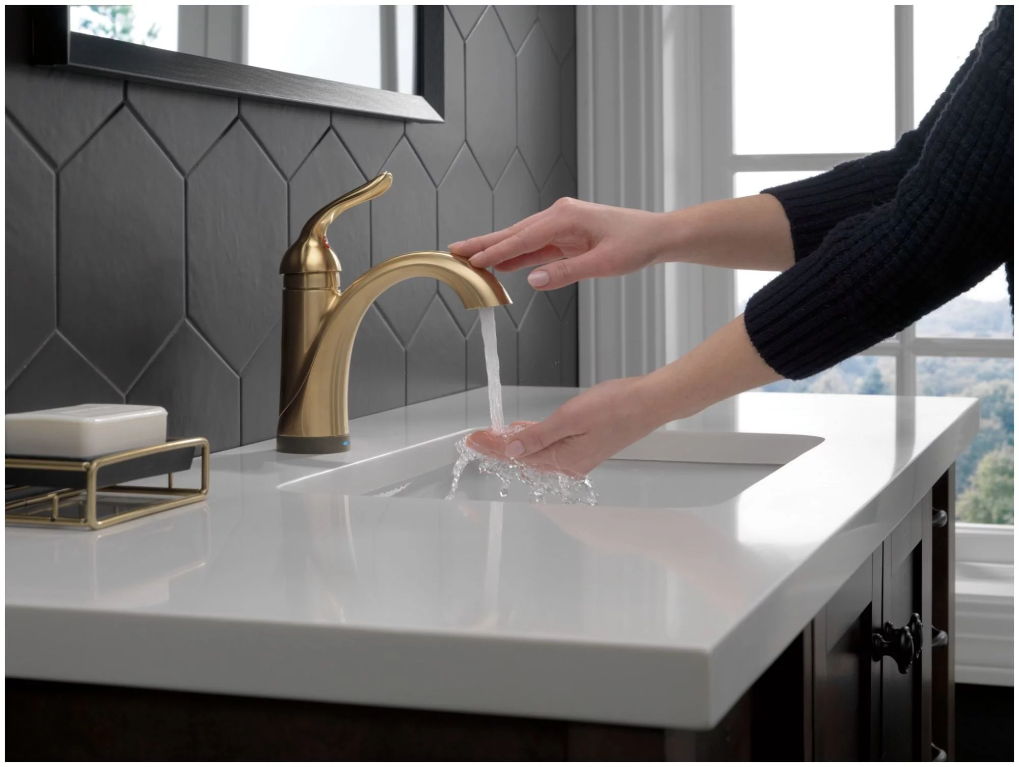 Delta Lahara Single Handle Bathroom Faucet with Touch2O.xt Technology, Venetian Bronze