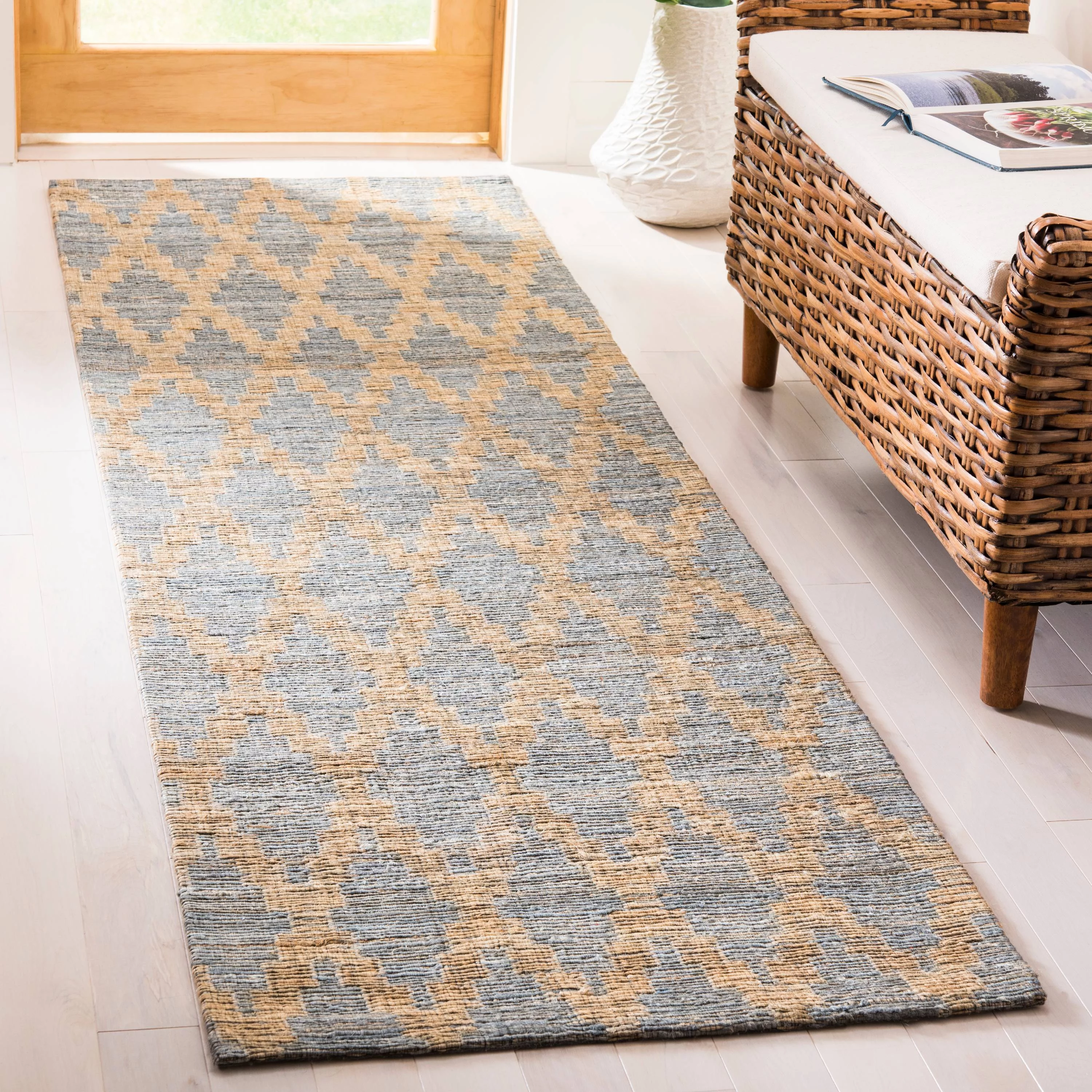 SAFAVIEH Cape Cod Keila Geometric Diamonds Area Rug, 2
