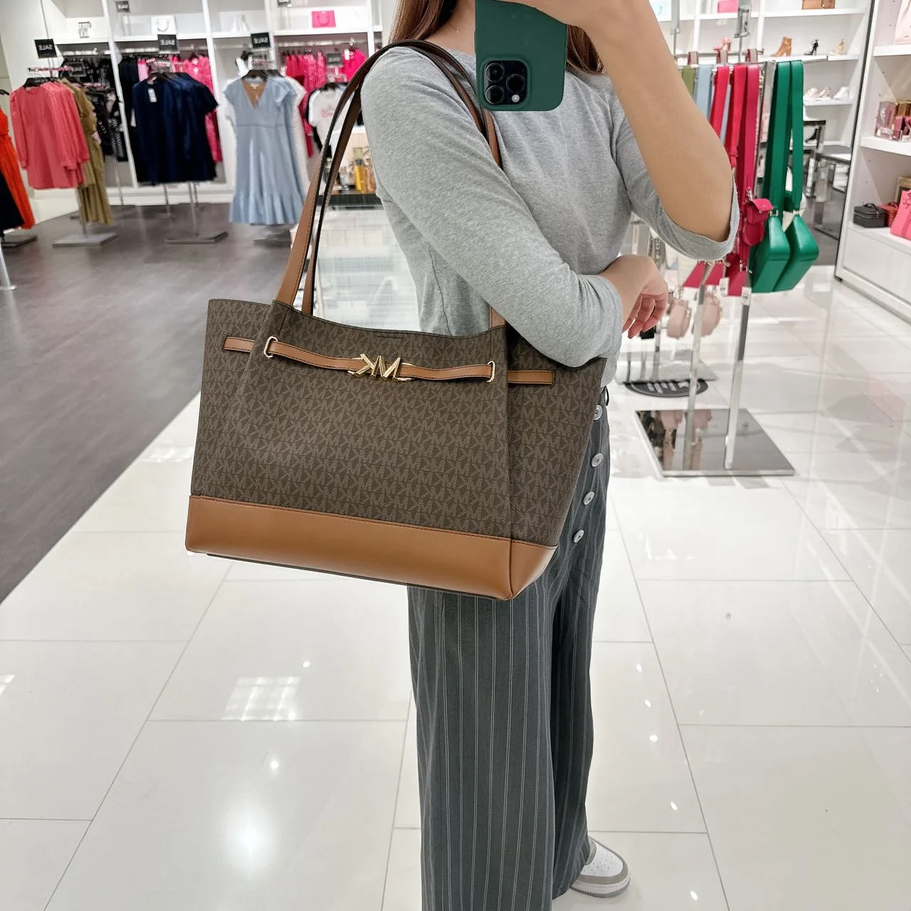 Michael Kors Reed Large Belted Logo Tote (Brown)