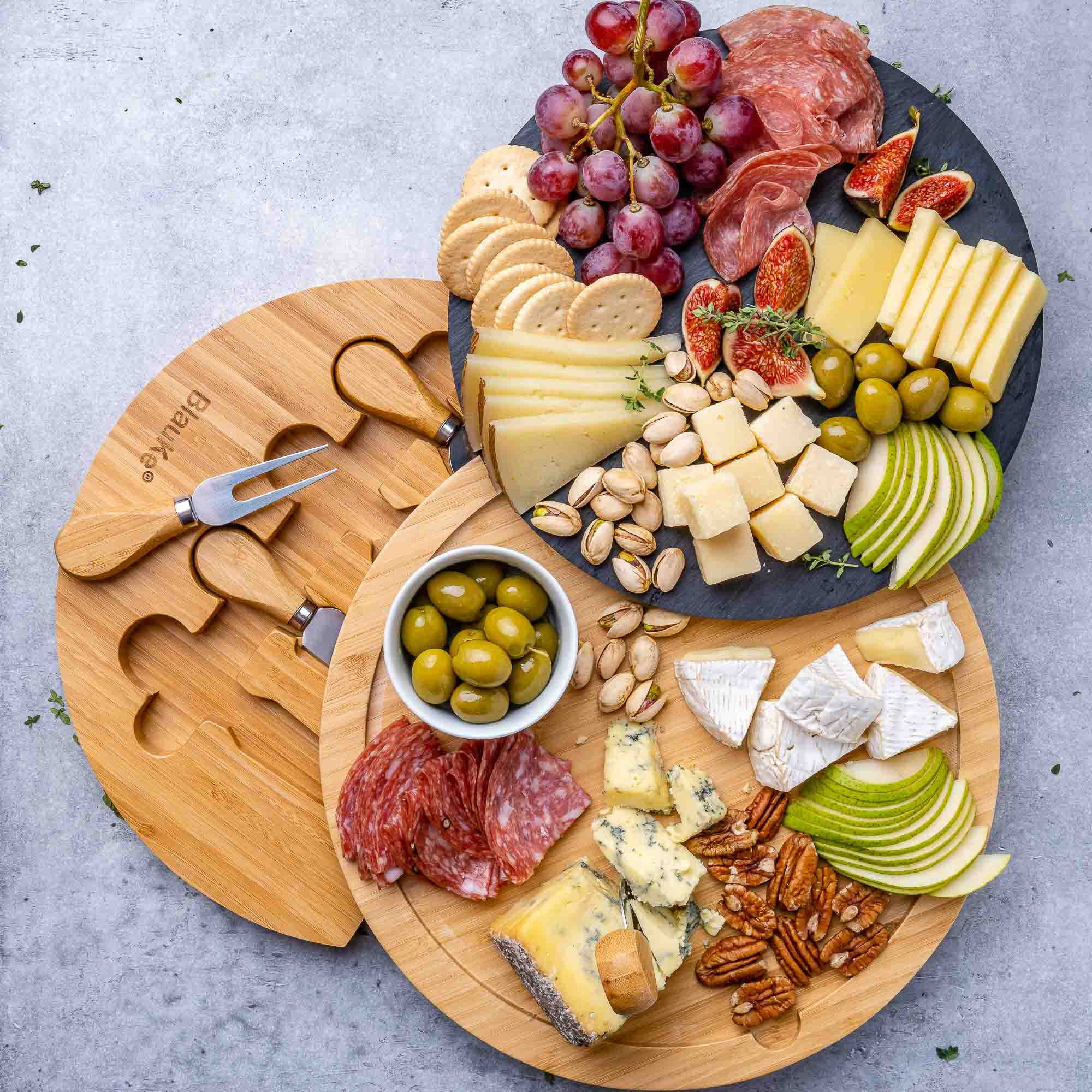 BlauKe® Bamboo Cheese Board with Knife Set and Slate – 12 inch Round Charcuterie Board, Serving Tray, Platter, Wood Cheese Board Set – Gift Idea