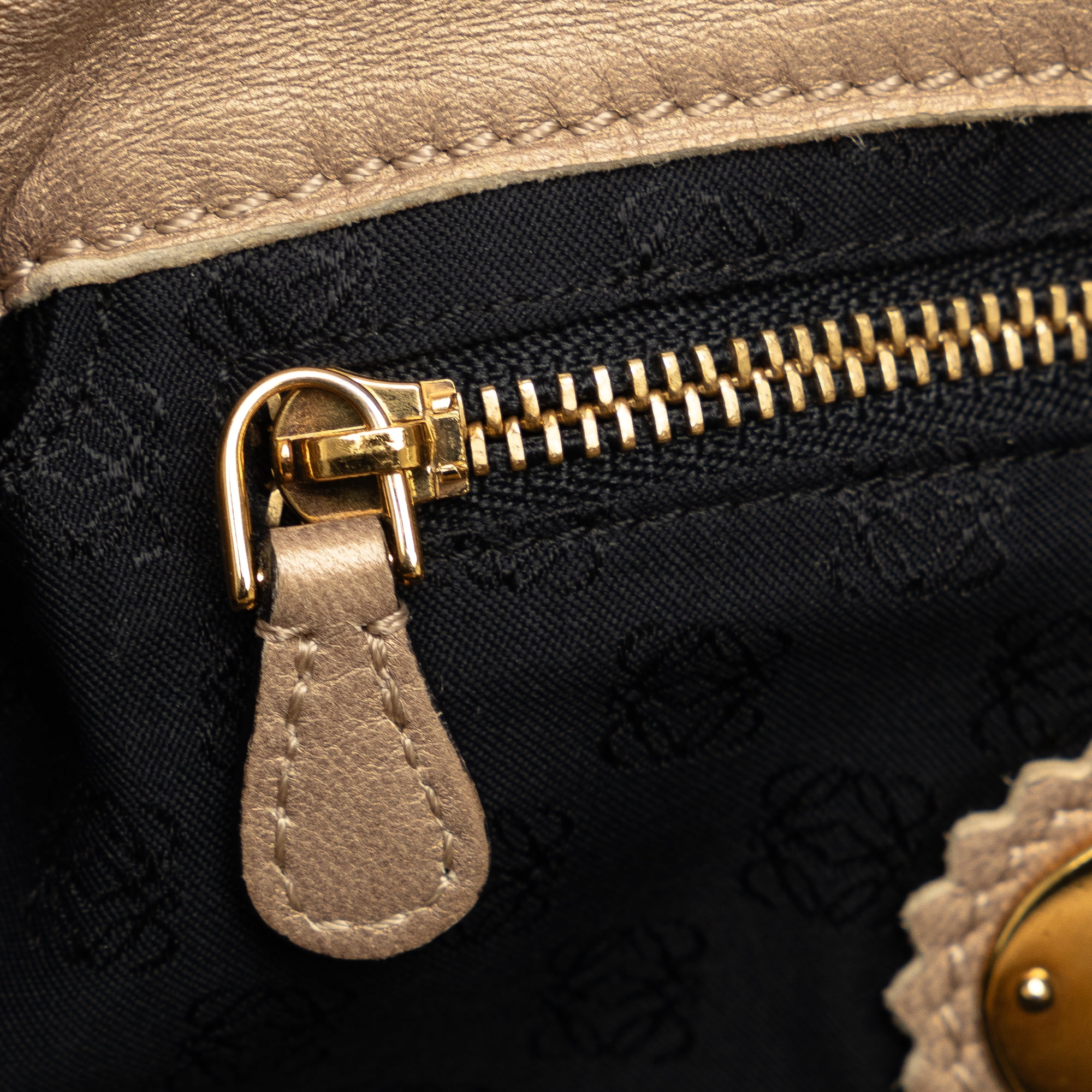 Pre-Owned Authenticated Loewe Nappa Aire Calf Leather Brown Handbag Top HandleBag Unisex (Fair)