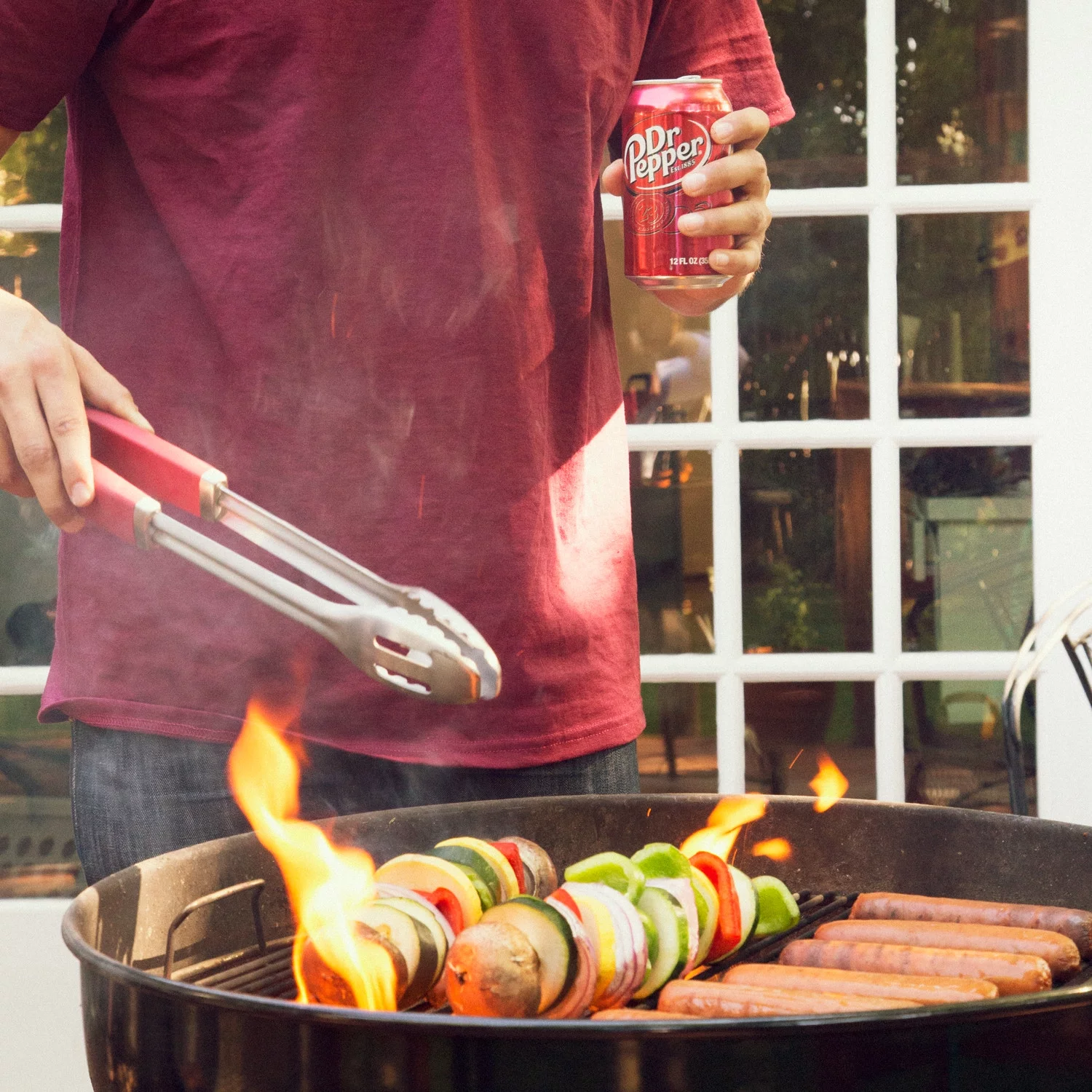Dr Pepper Soda, 12 fl oz glass bottle