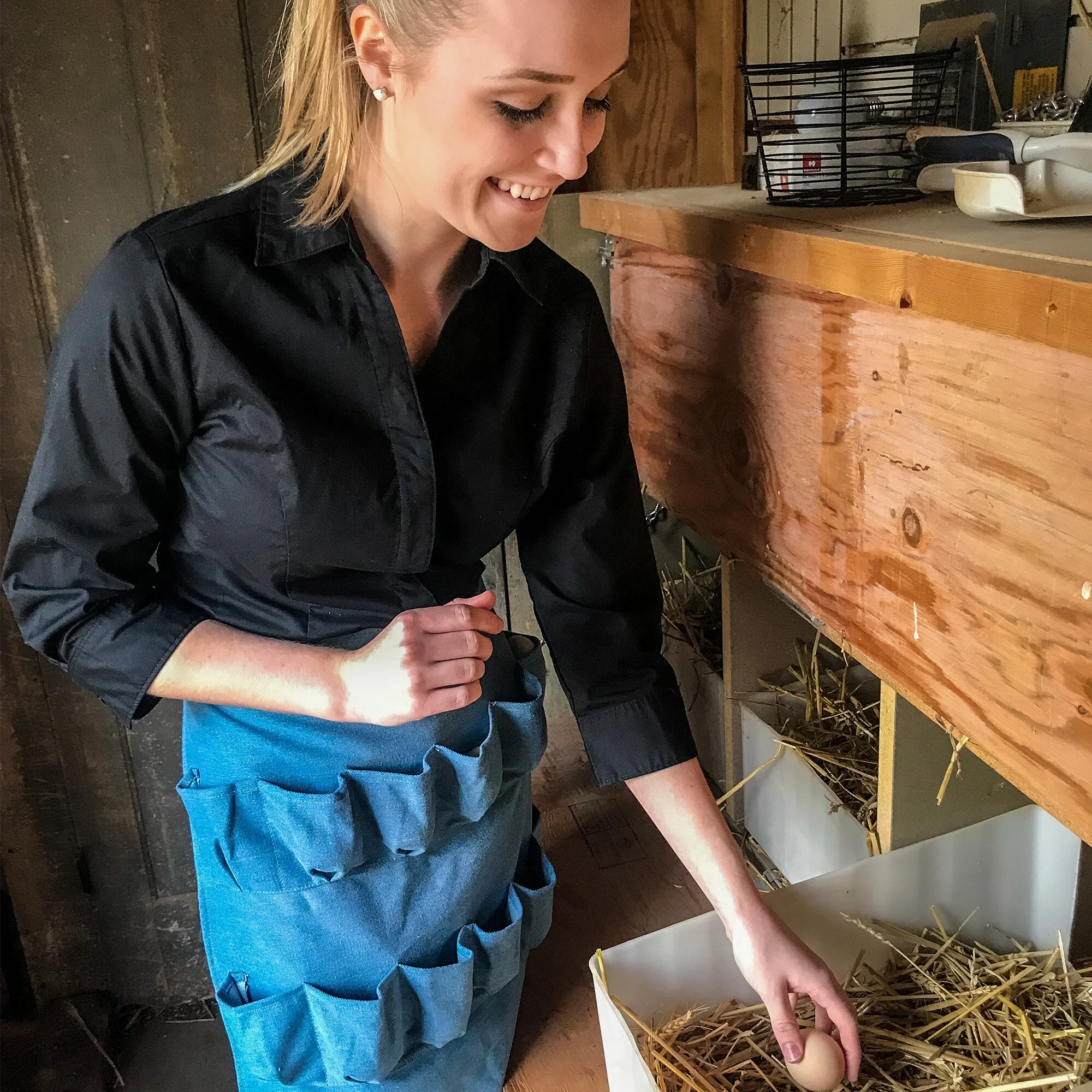 Backyard Barnyard Egg Gathering Apron 12 Pockets Soft Durable Denim Fabric for Collecting Chicken and Quail Eggs