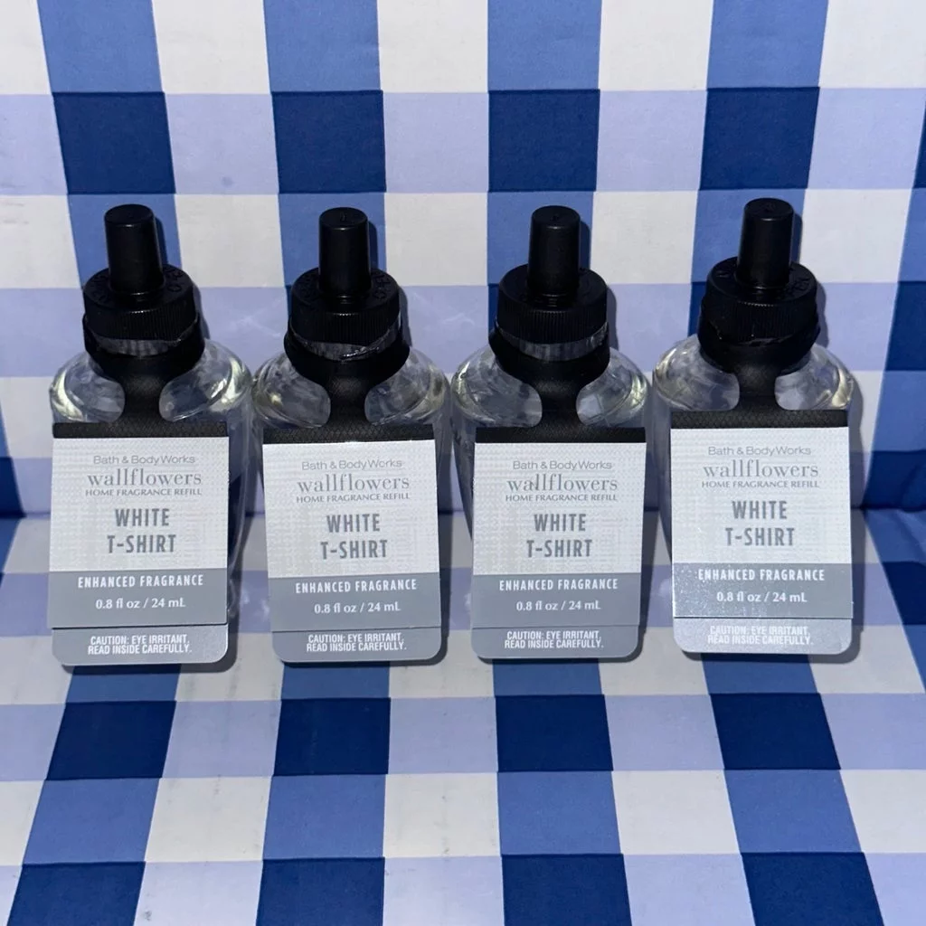 Bath & Body Works Wallflowers WHITE T-SHIRT  Set of 4 Fragrance notes: crisp pear, lavender cloud and soft sandalwood.