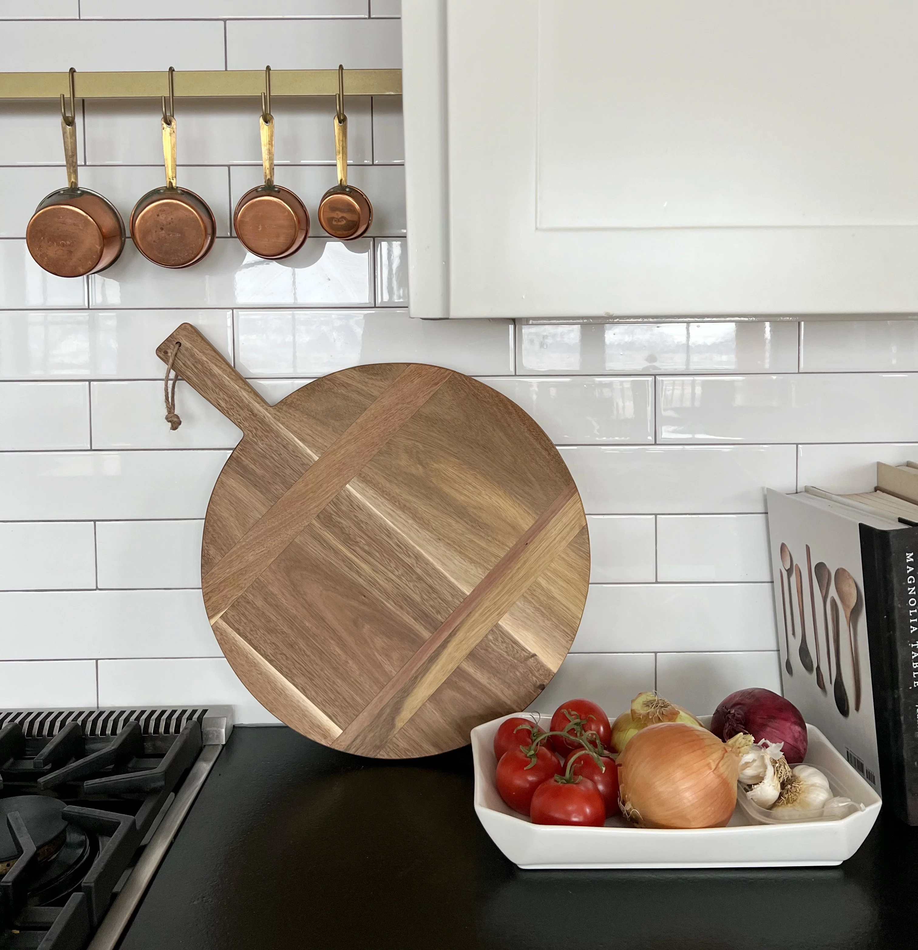 Chloe and Cotton Large Round Acacia Wood Bread Board 16