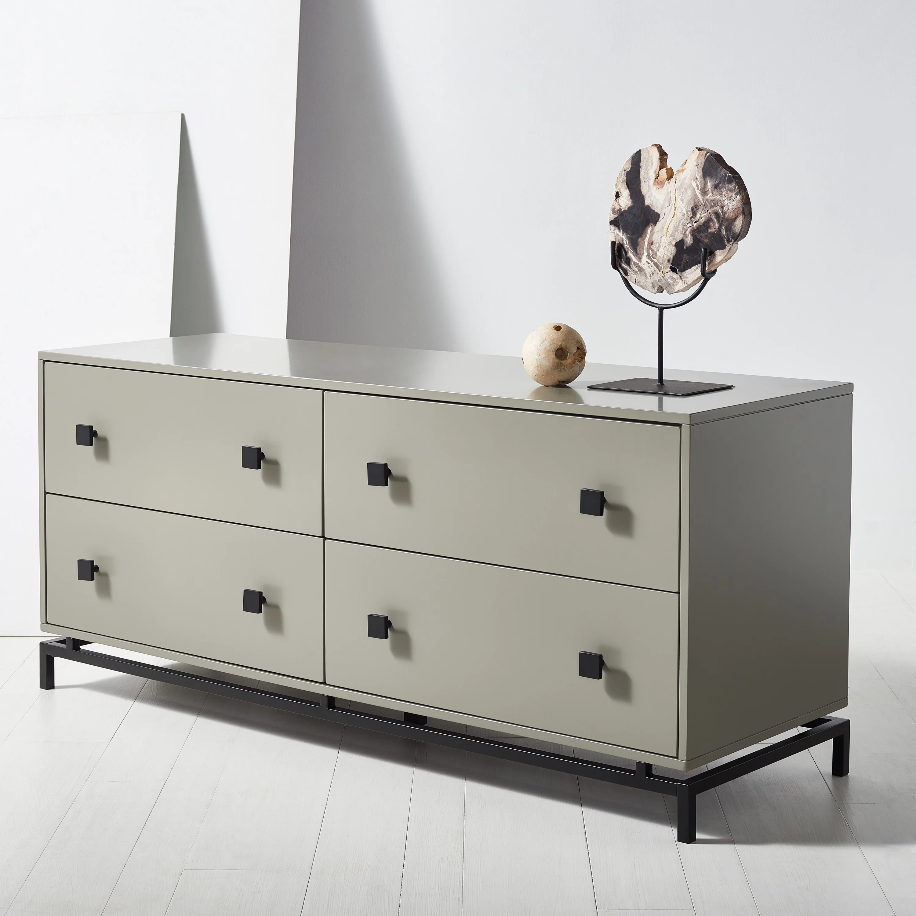 SAFAVIEH Couture Claudette Modern 4-Drawer Dresser, Dark Grey/Black