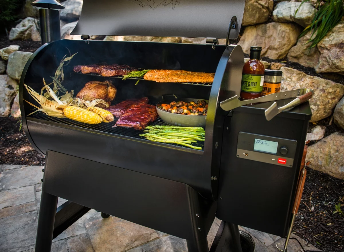 Traeger Pellet Grills Pro 780 Wood Pellet Grill and Smoker - Black